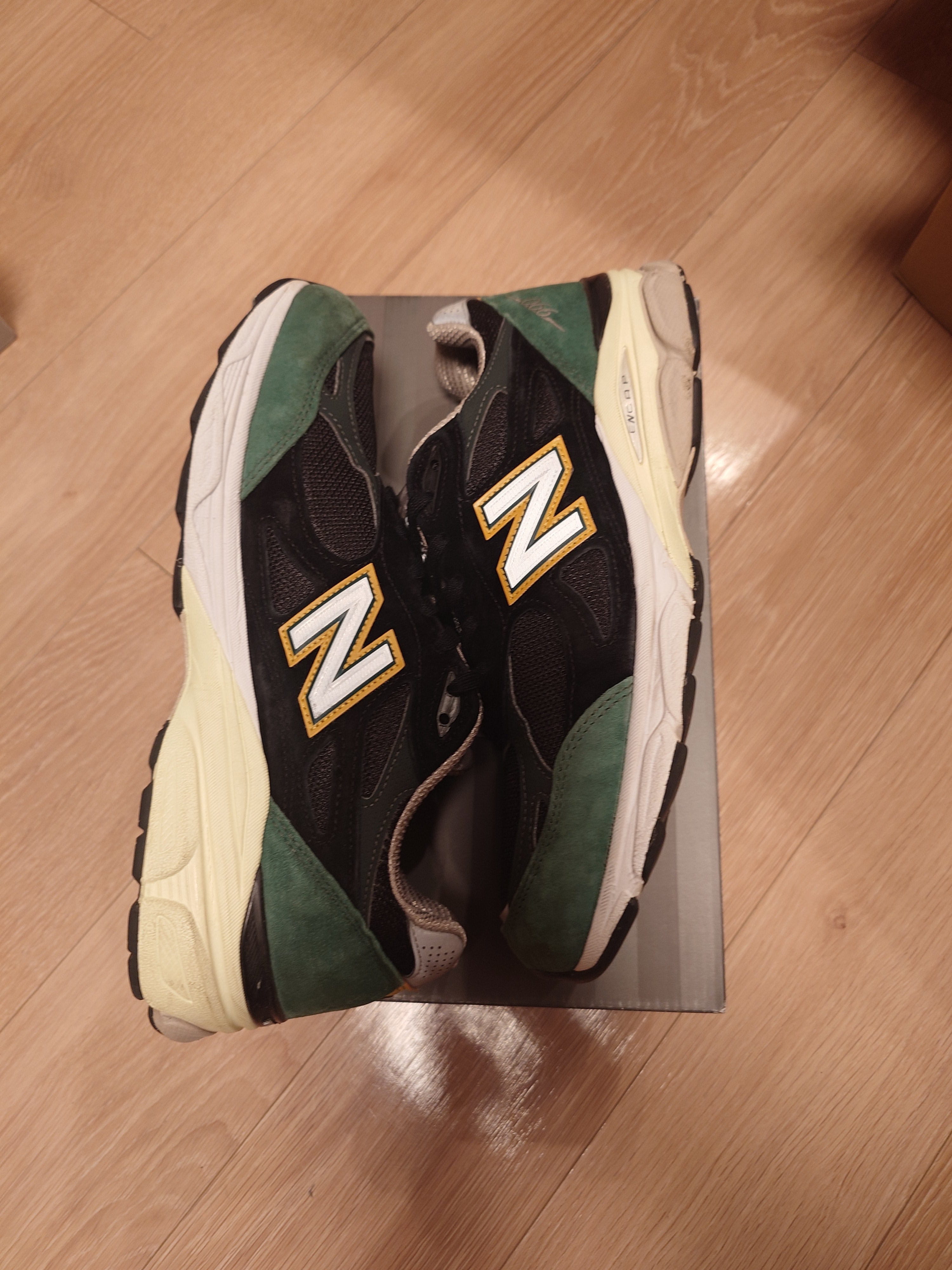 ニューバランス 990V3 "ブラック/グリーン/イエロー"