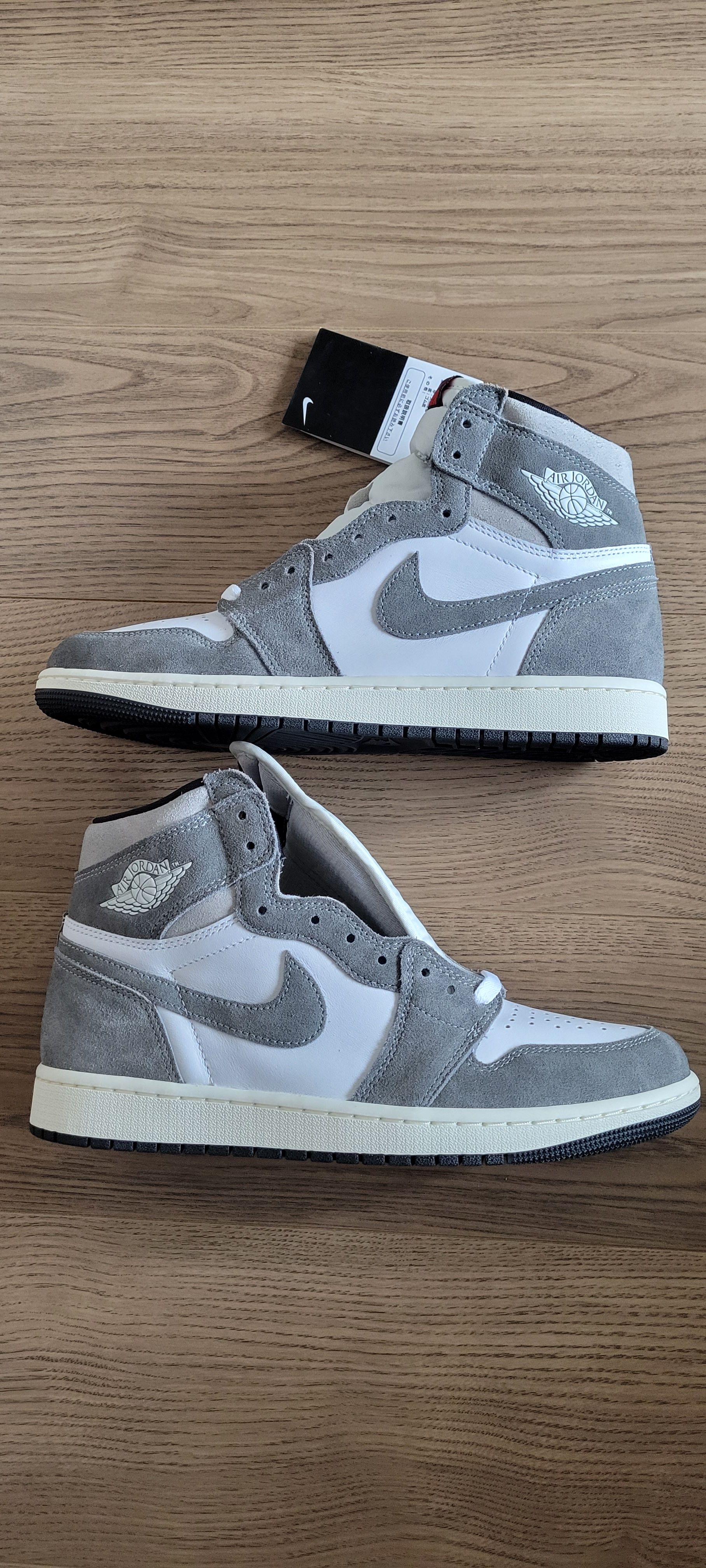 Nike Air Jordan 1 Retro High OG "Black and Smoke Grey"