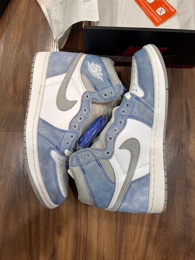 Nike Air Jordan 1 High OG "Hyper Royal"