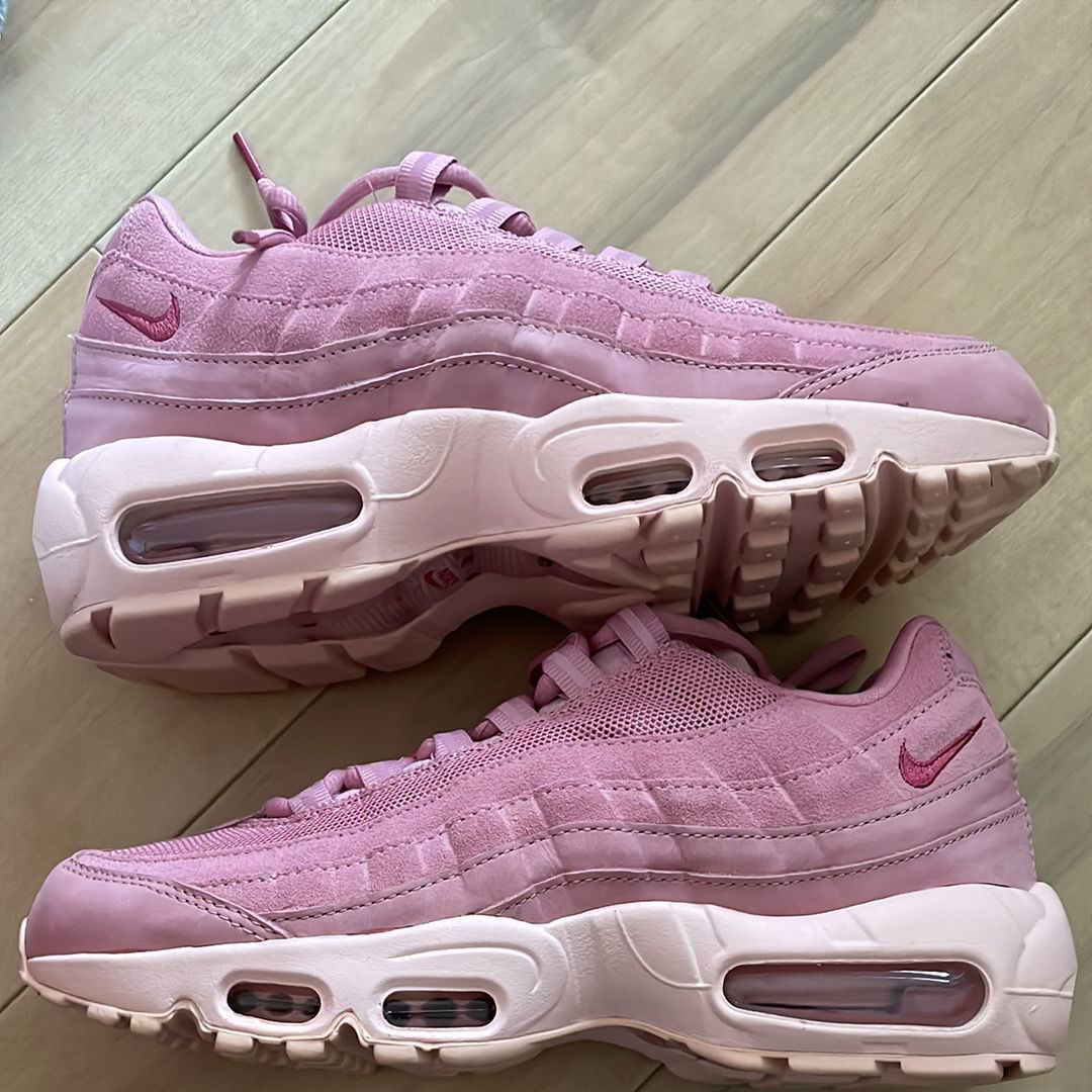 Nike Women's Air Max 95 SE "Fireberry"
