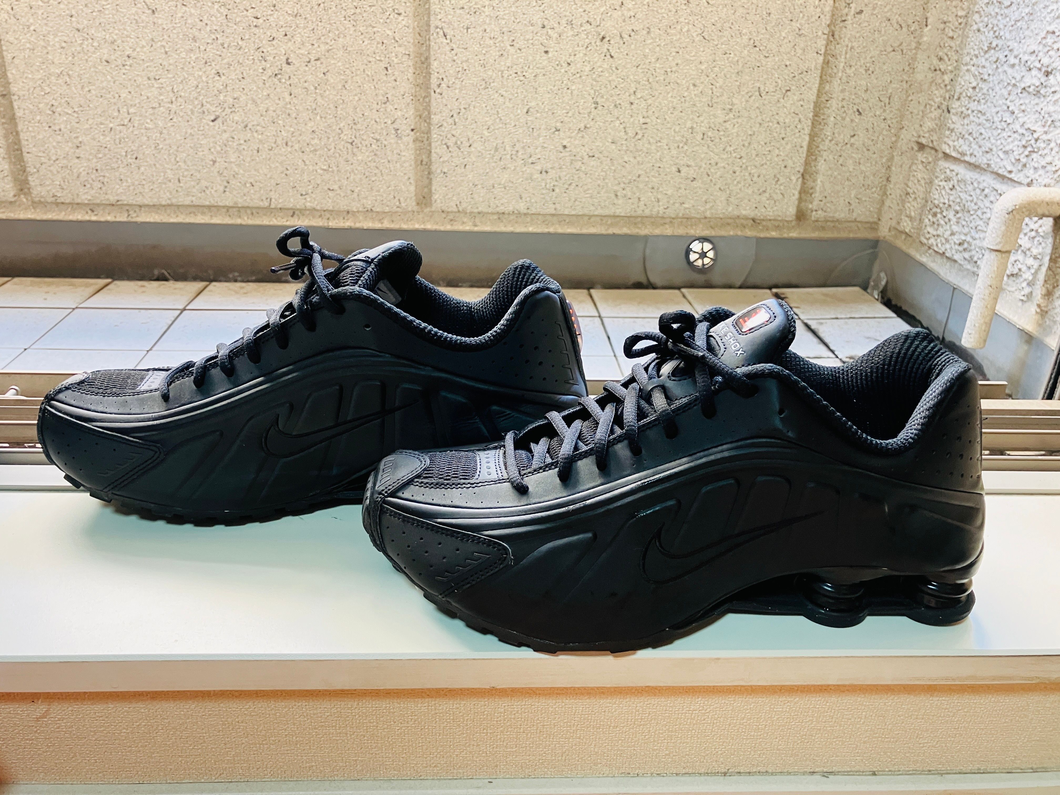 Nike Women's Shox R4 "Black"