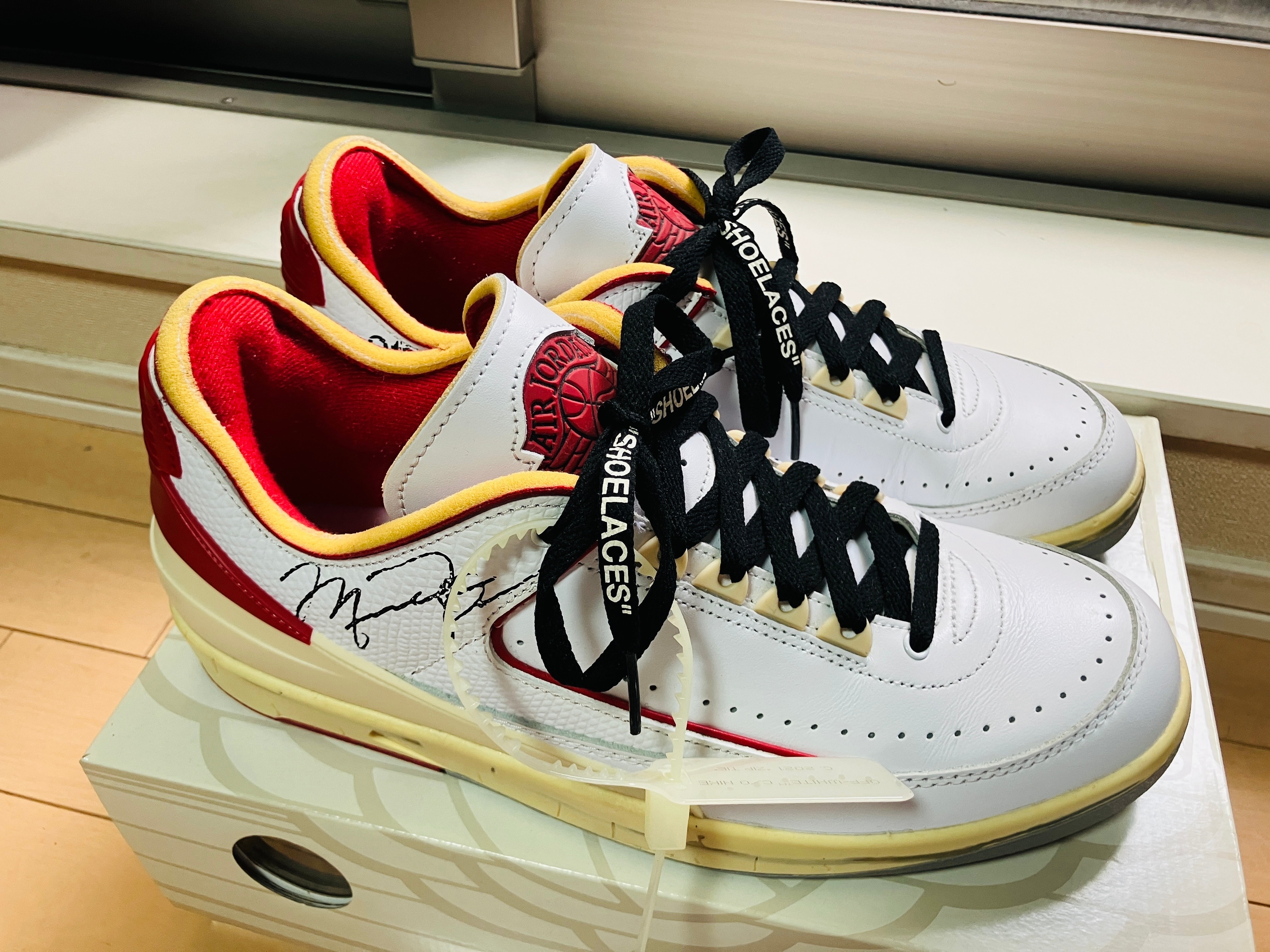 オフホワイト × ナイキエアジョーダン2 "ホワイト アンド バーシティレッド"