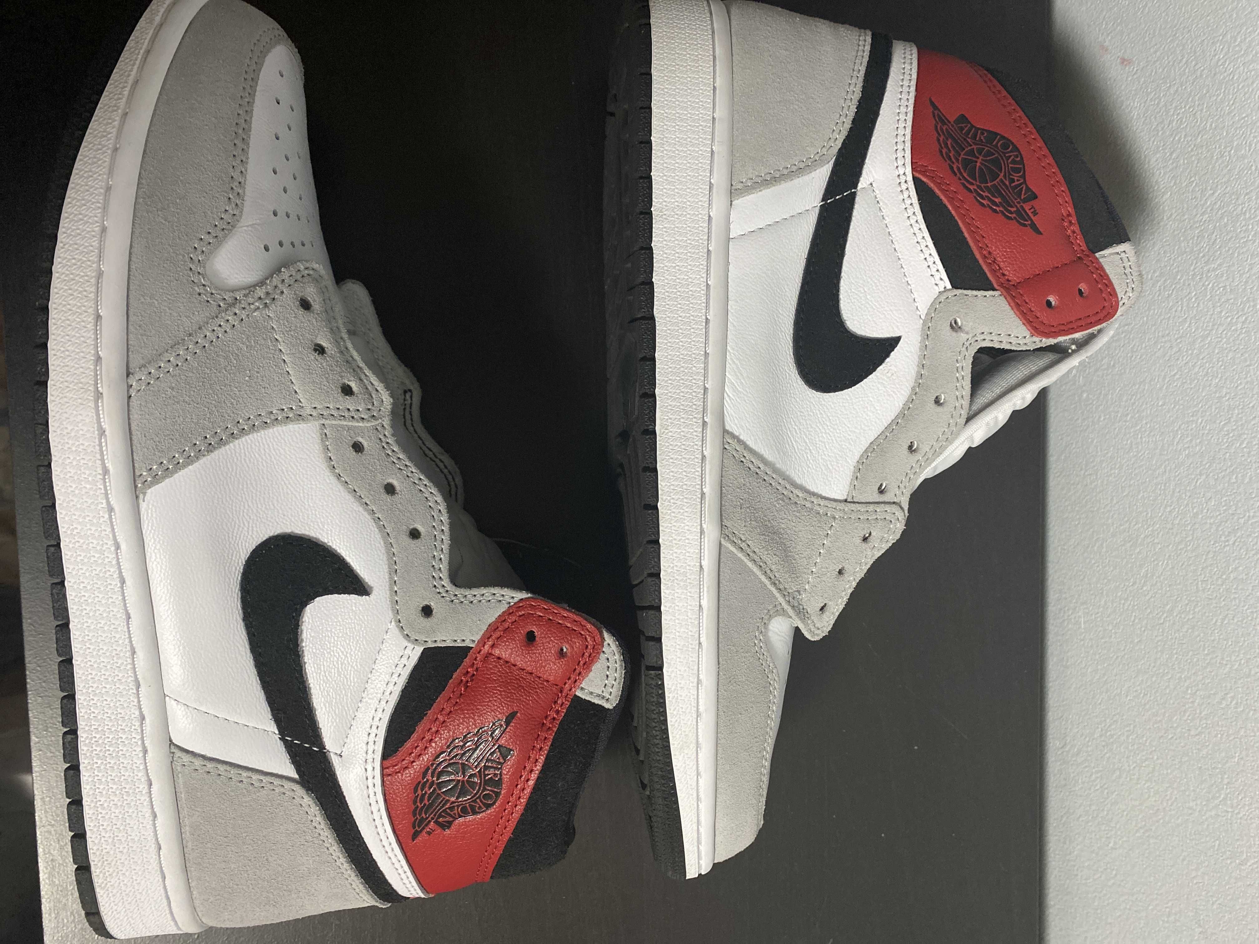 Nike Air Jordan 1 High OG "White/Black/Light Smoke Grey"