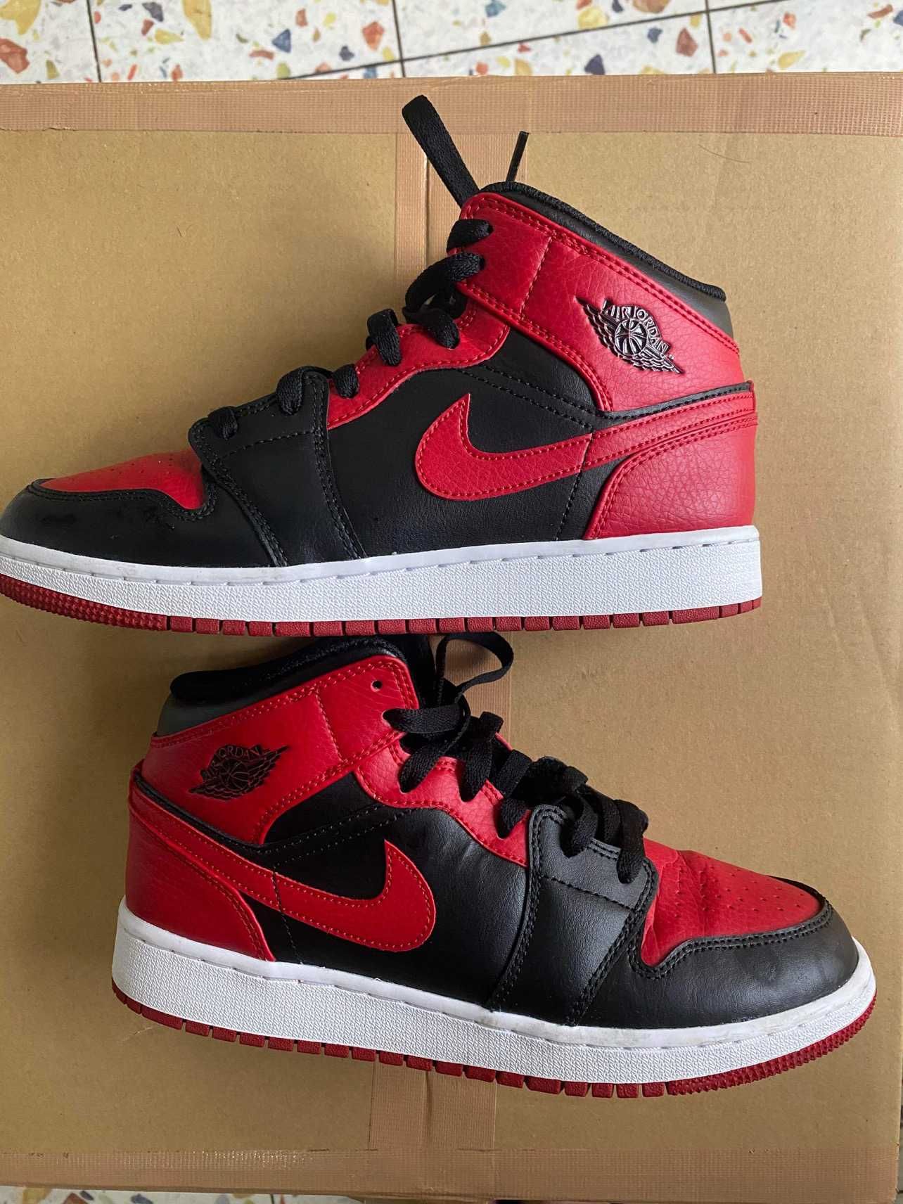 Nike GS Air Jordan 1 Mid "Bred"