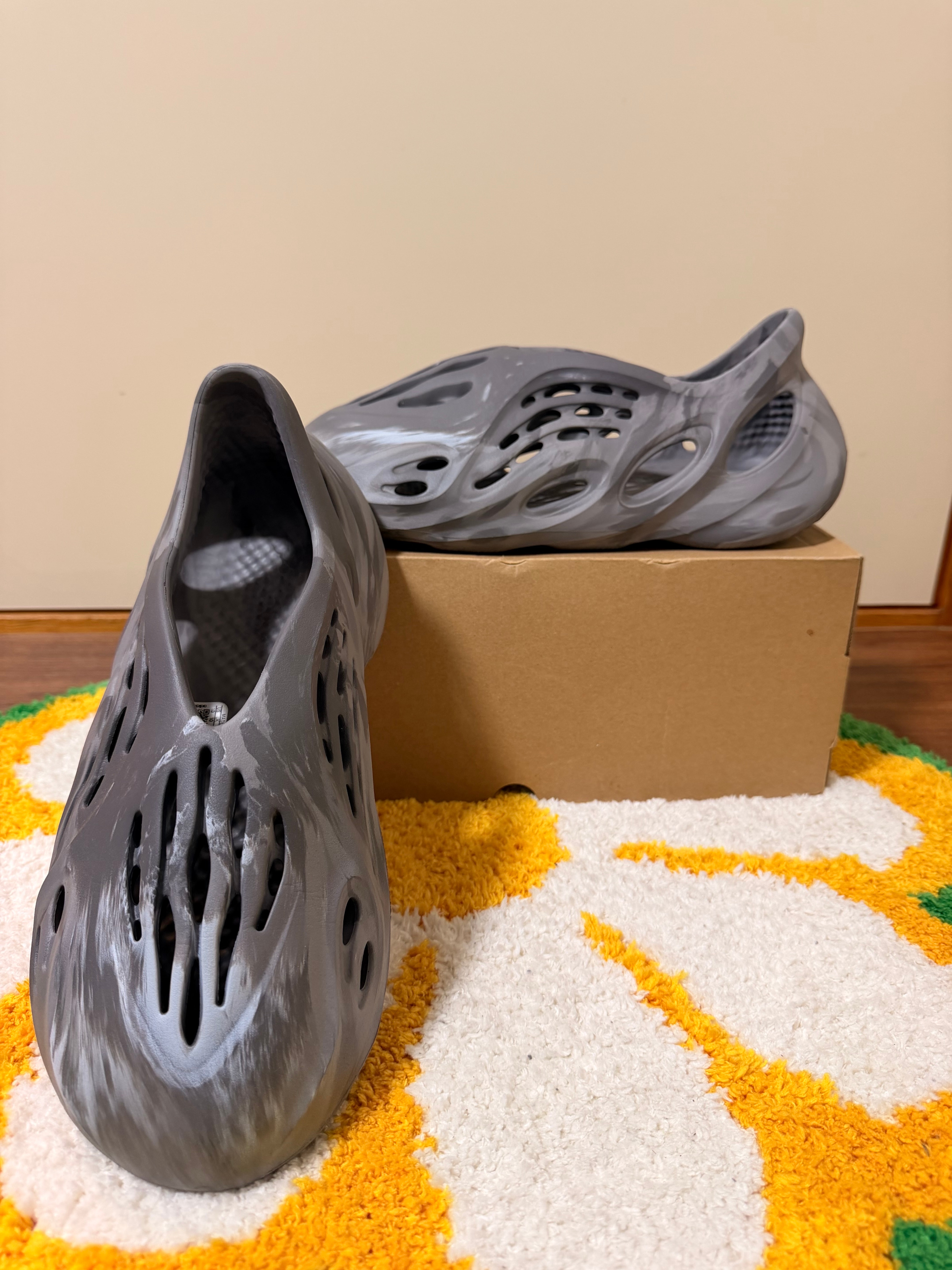 アディダス イージー フォームランナー "MXグラナイト"