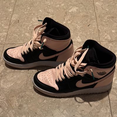 Nike Air Jordan 1 Retro High OG "Crimson Tint"