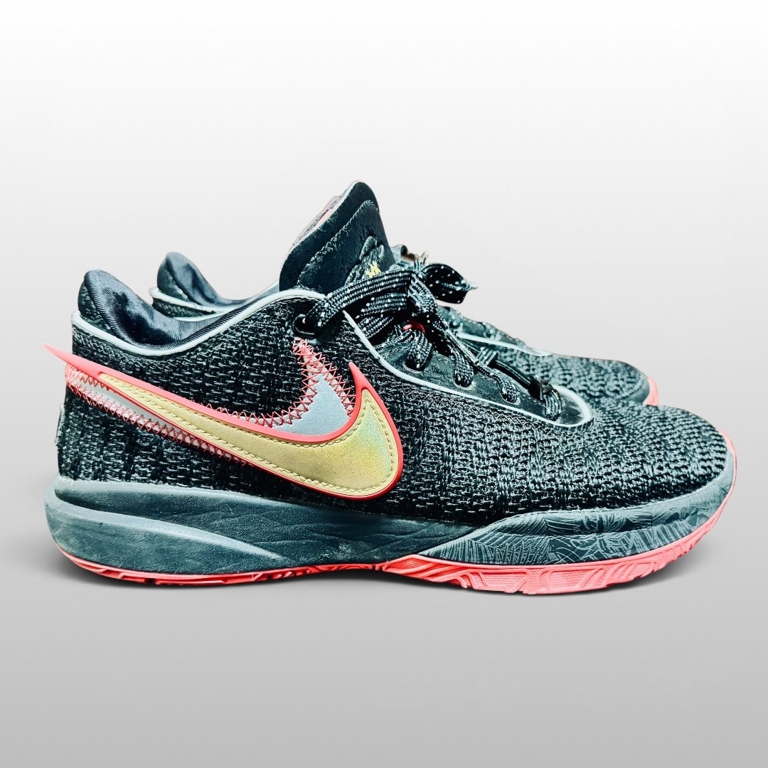 Nike LeBron 20 "Black/University Red"