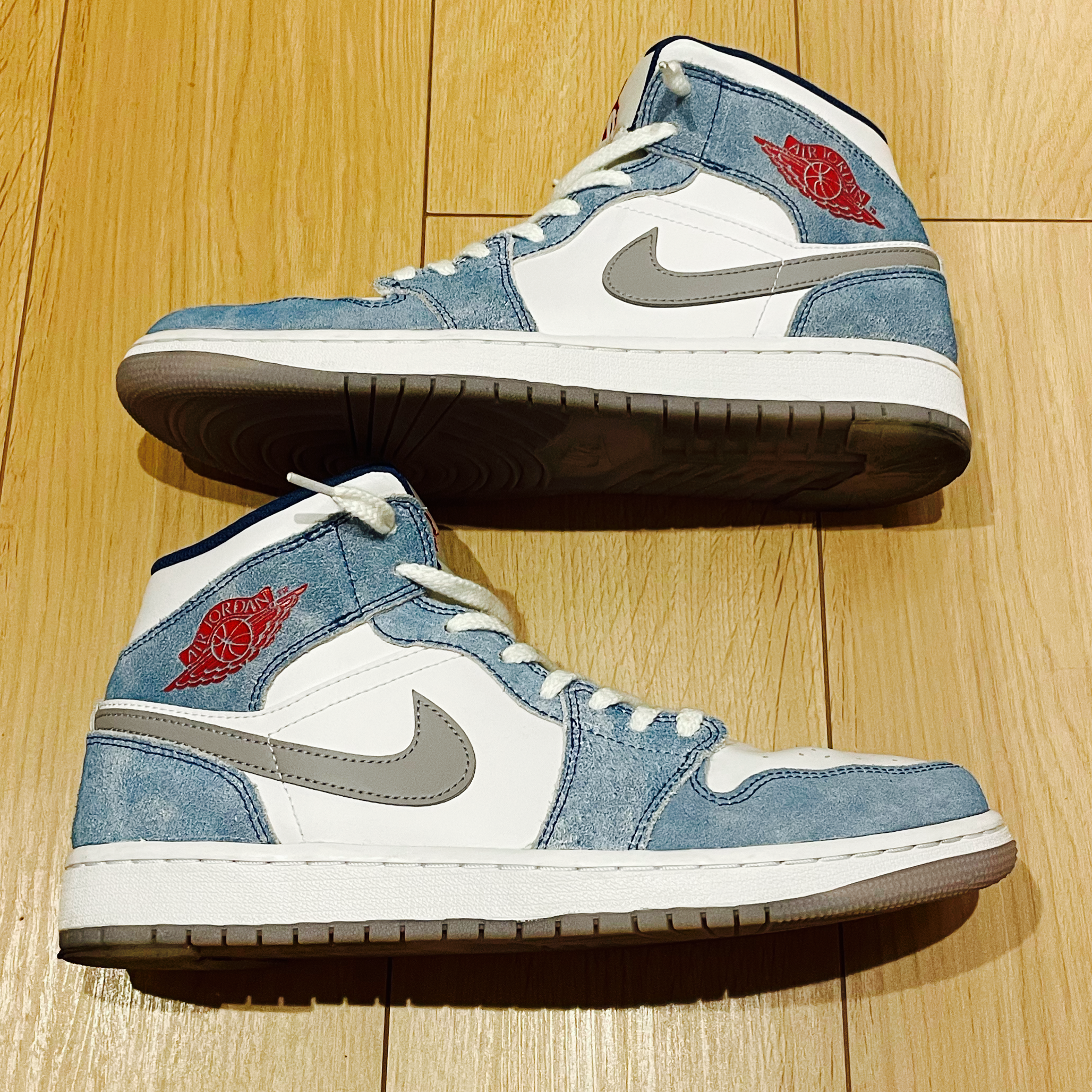 Nike Air Jordan 1 Mid SE "White/Hyper Royal/Red"
