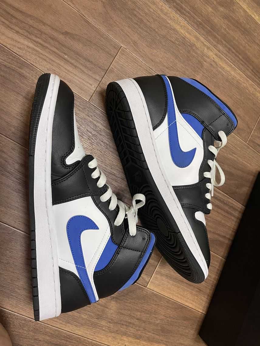 Nike Air Jordan 1 Mid "Royal"