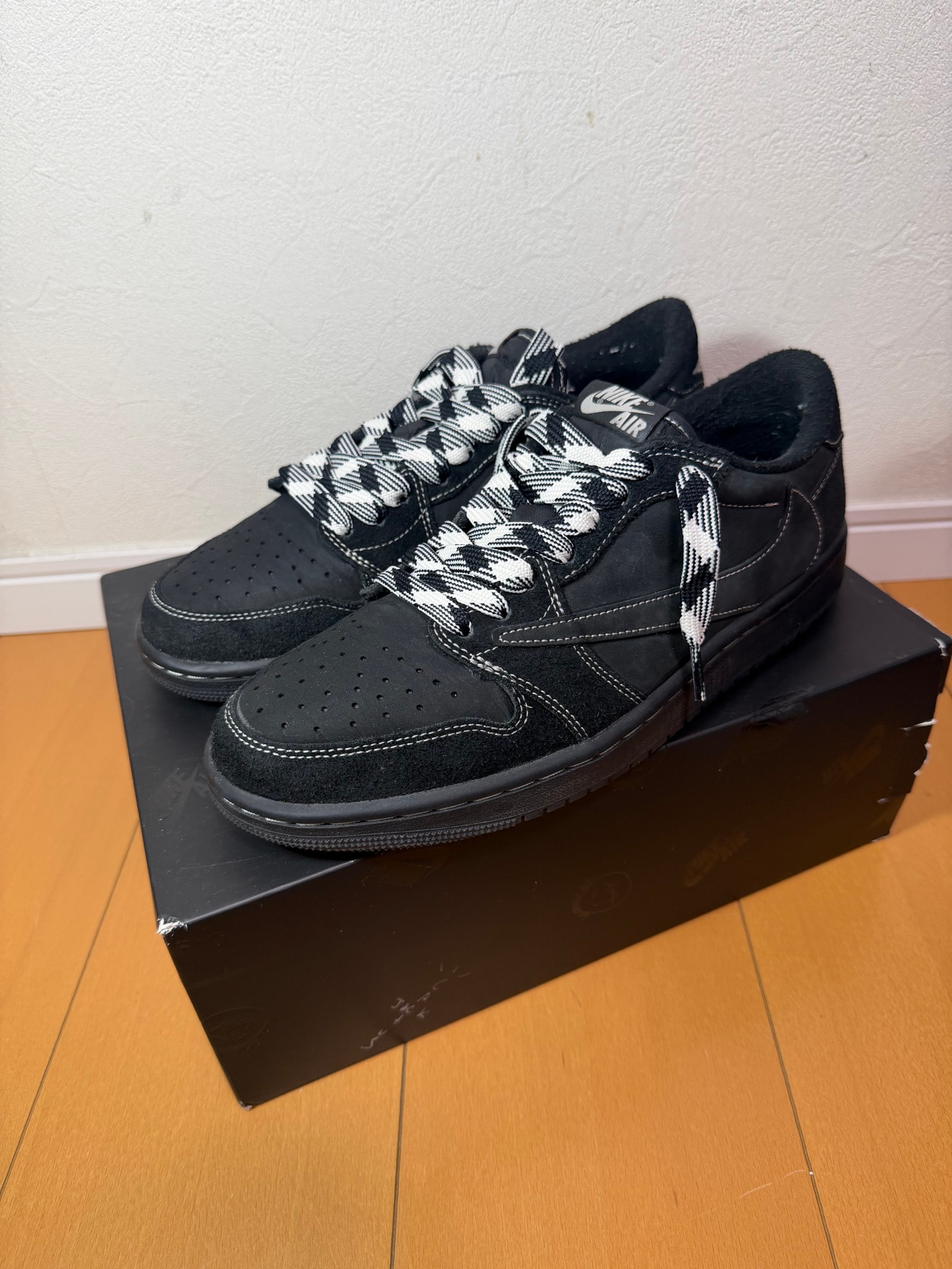 Travis Scott × Nike Air Jordan 1 Low OG SP "Black Phantom"