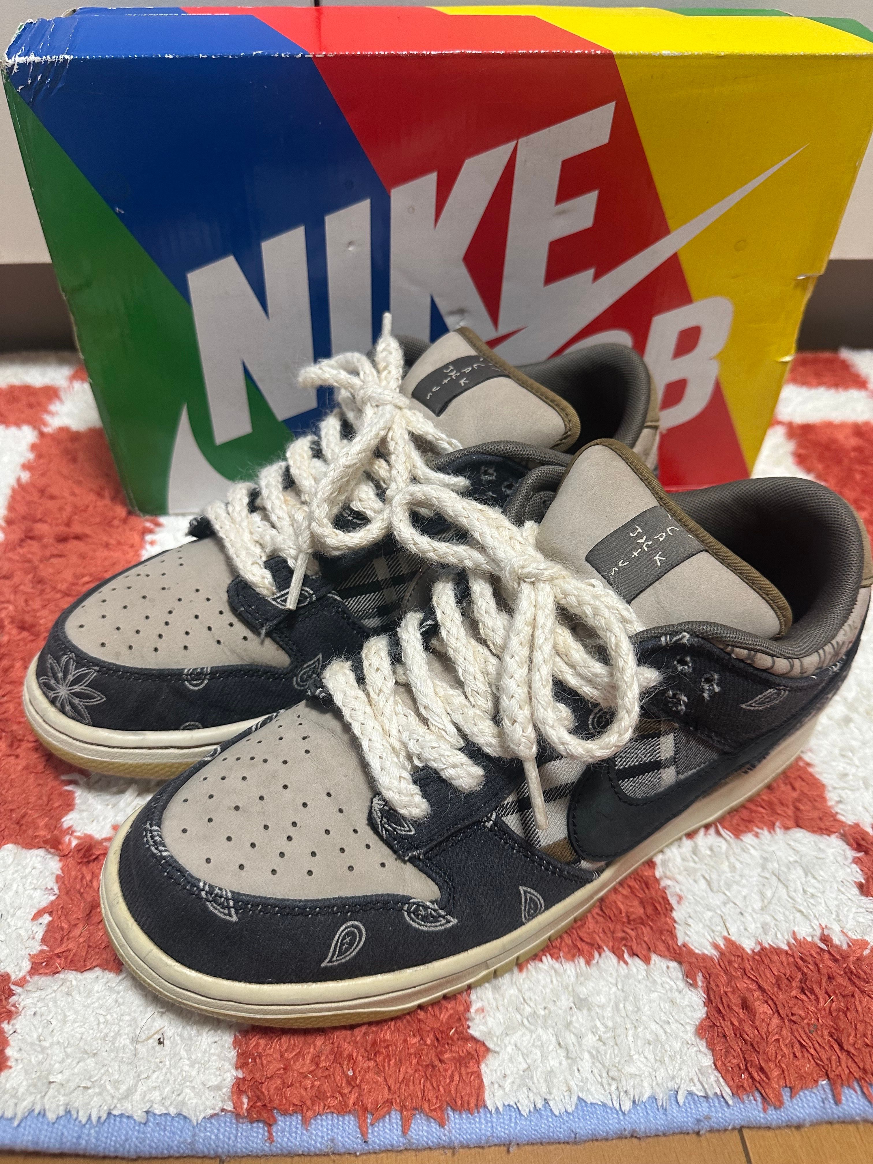 Travis Scott × Nike SB Dunk Low "Black/Parachute Beige"