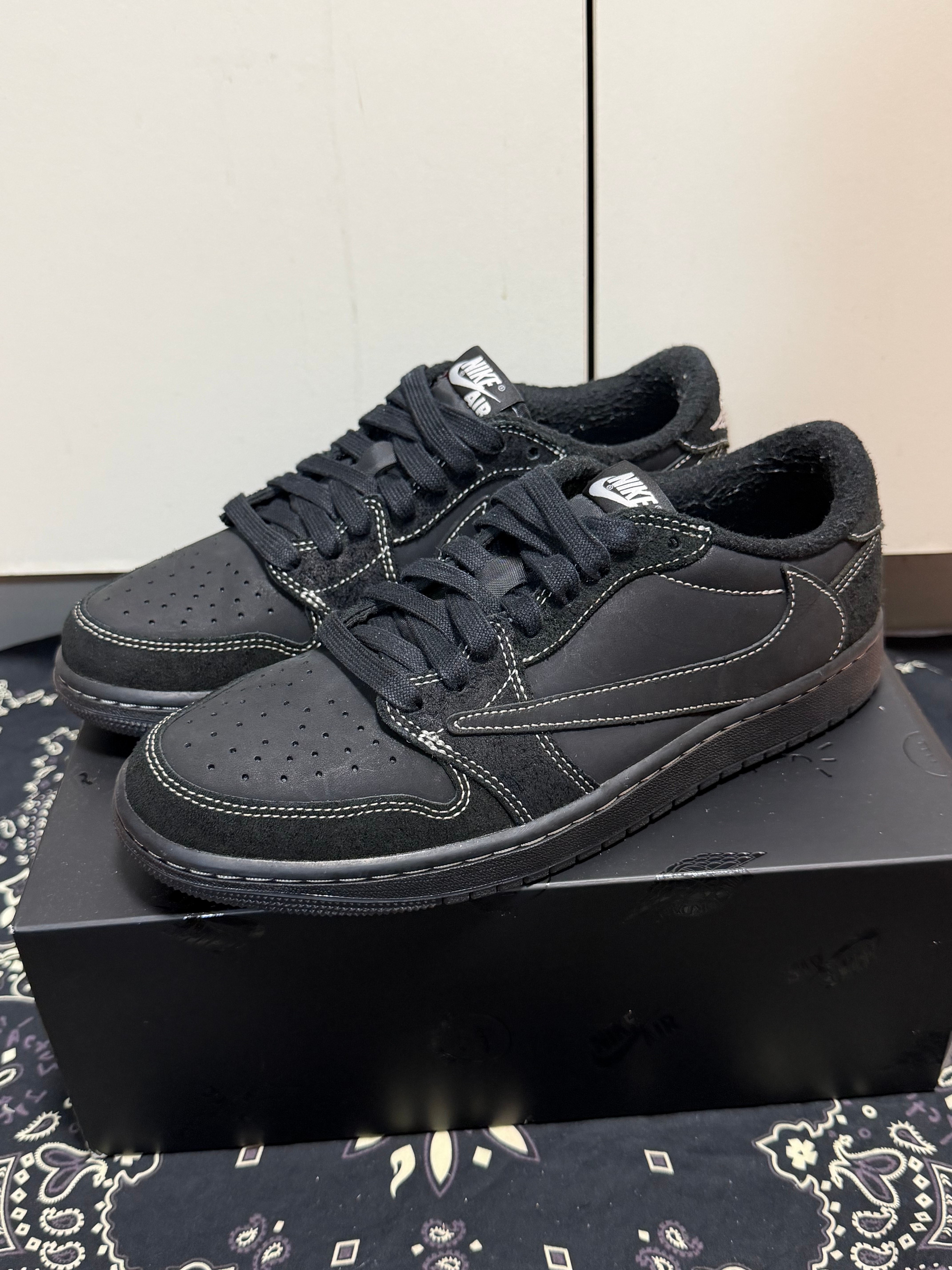 トラヴィススコット × ナイキ エアジョーダン1 ロー OG SP "ブラック ファントム"