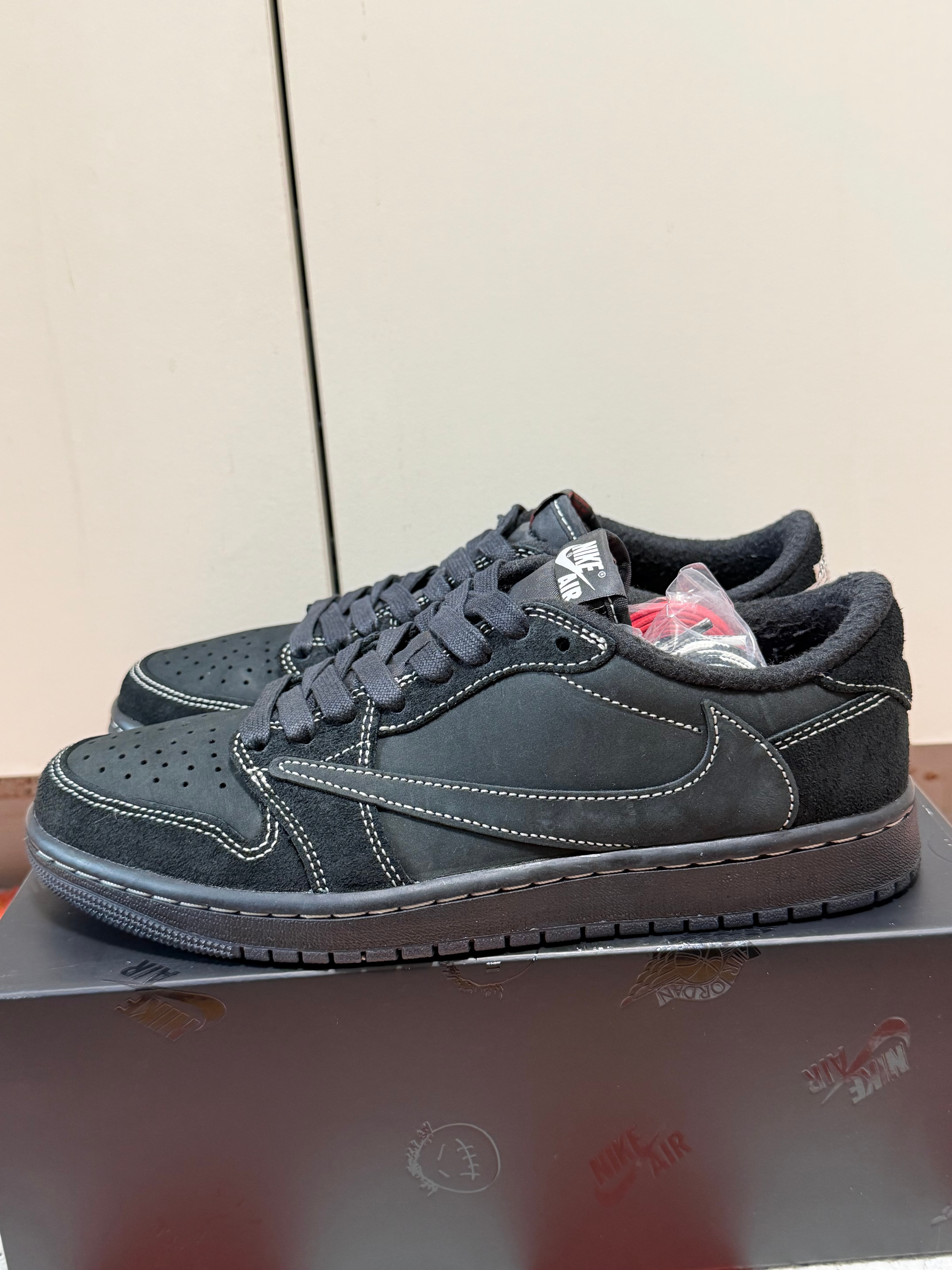 Travis Scott × Nike Air Jordan 1 Low OG SP "Black Phantom"