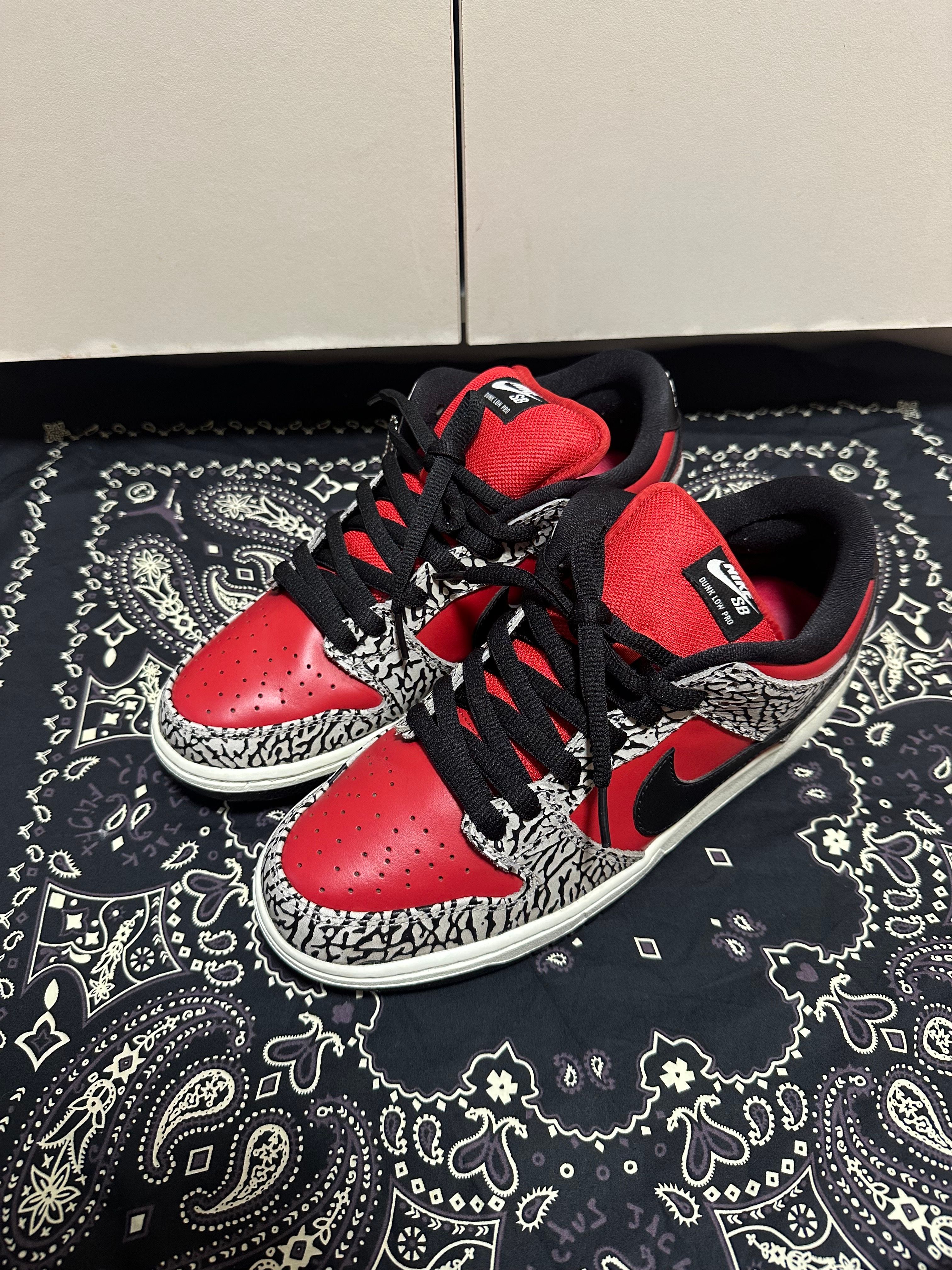 Supreme × Nike SB Dunk Low "Red Cement"(2012)