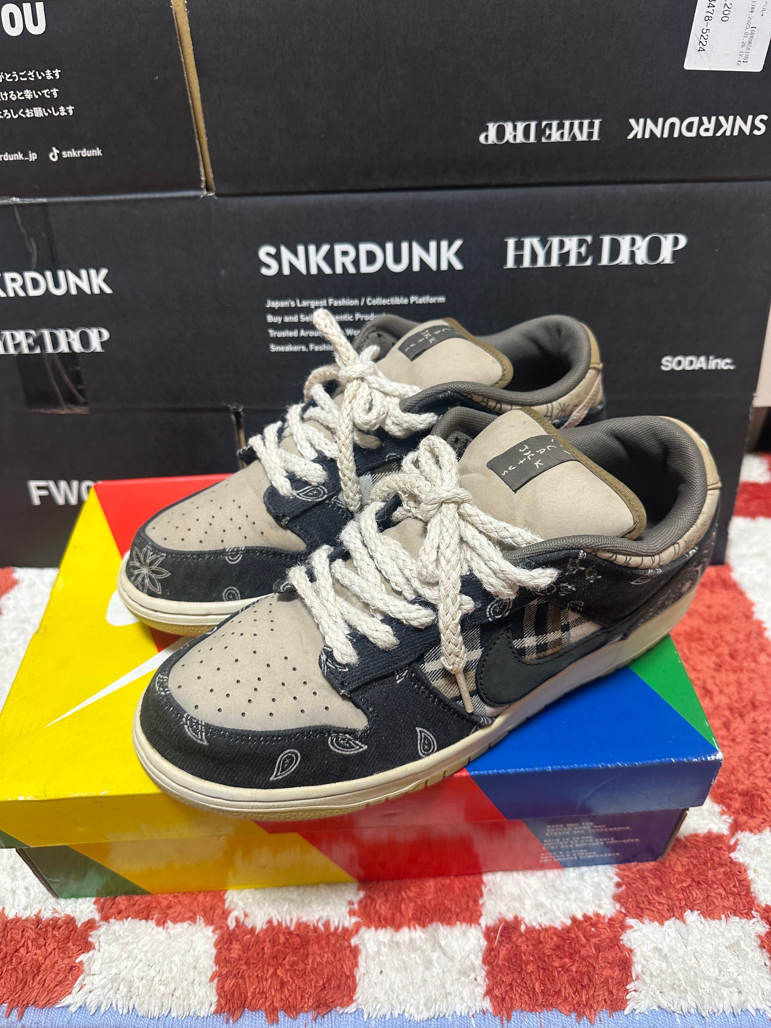 Travis Scott × Nike SB Dunk Low "Black/Parachute Beige"