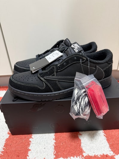 Travis Scott × Nike Air Jordan 1 Low OG SP "Black Phantom"