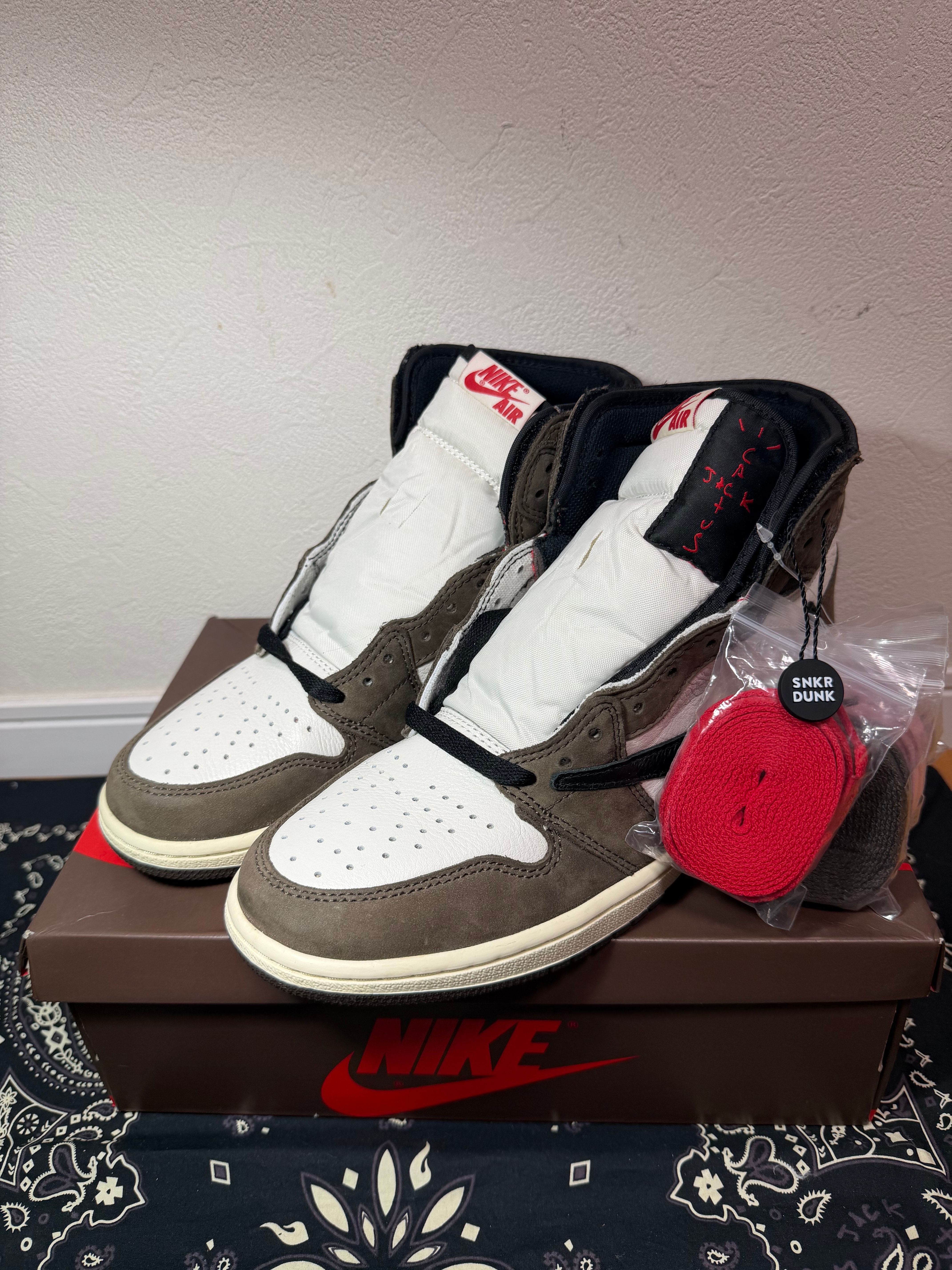 Travis Scott × Nike Air Jordan 1 Retro High OG TS SP "Sail/Dark Mocha"
