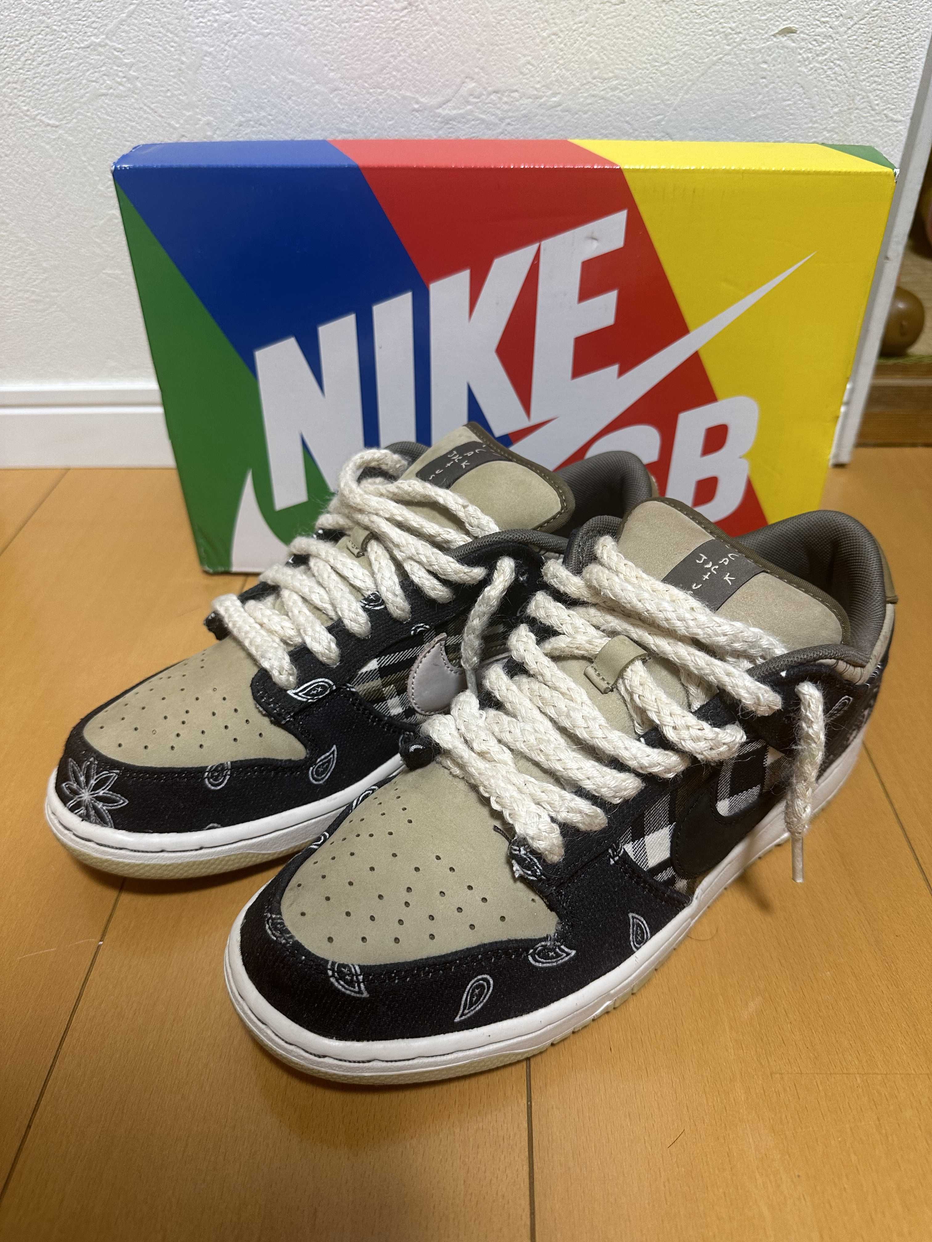 Travis Scott × Nike SB Dunk Low "Black/Parachute Beige"