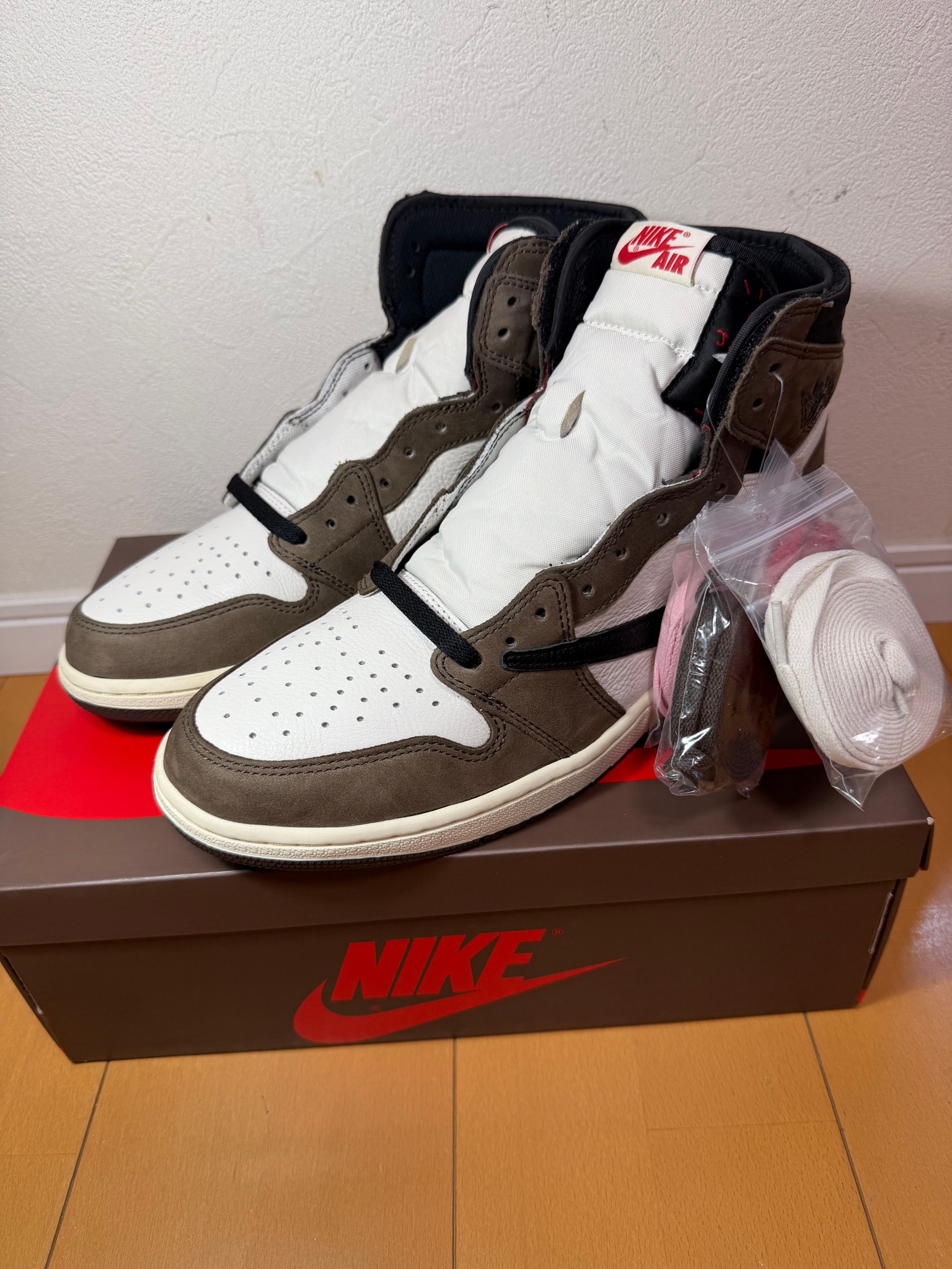 Travis Scott × Nike Air Jordan 1 Retro High OG TS SP "Sail/Dark Mocha"