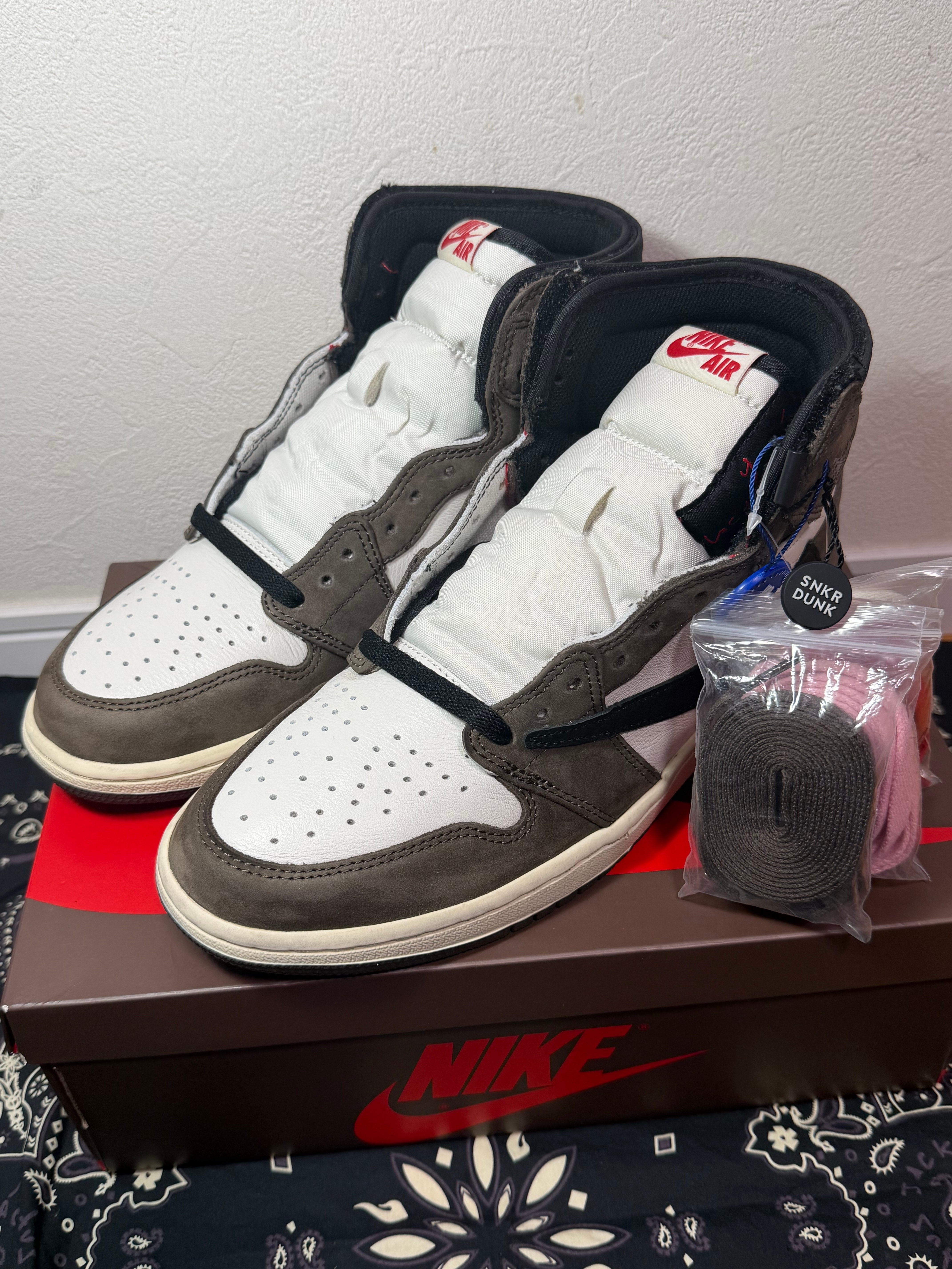Travis Scott × Nike Air Jordan 1 Retro High OG TS SP "Sail/Dark Mocha"