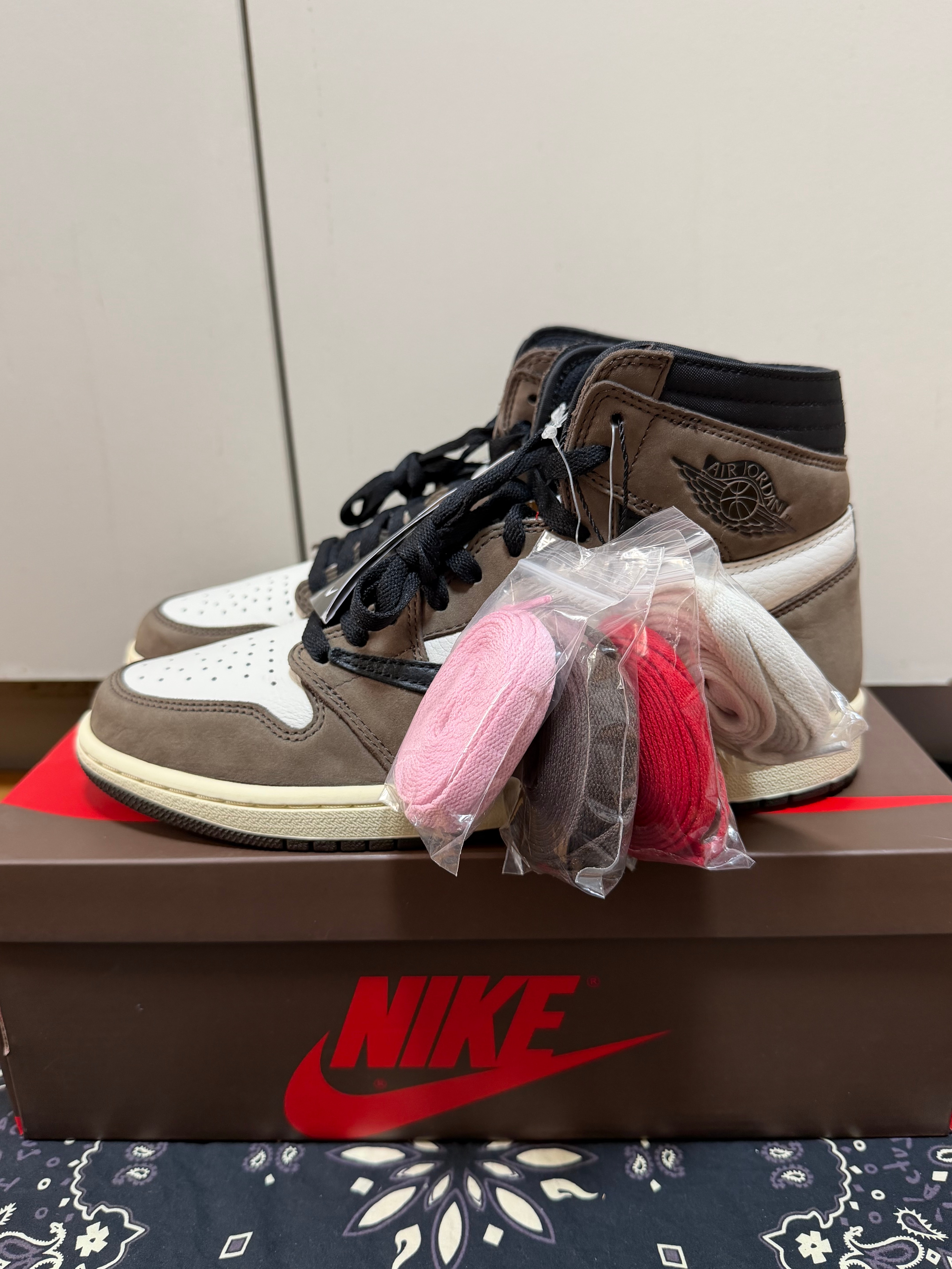 Travis Scott × Nike Air Jordan 1 Retro High OG TS SP "Sail/Dark Mocha"