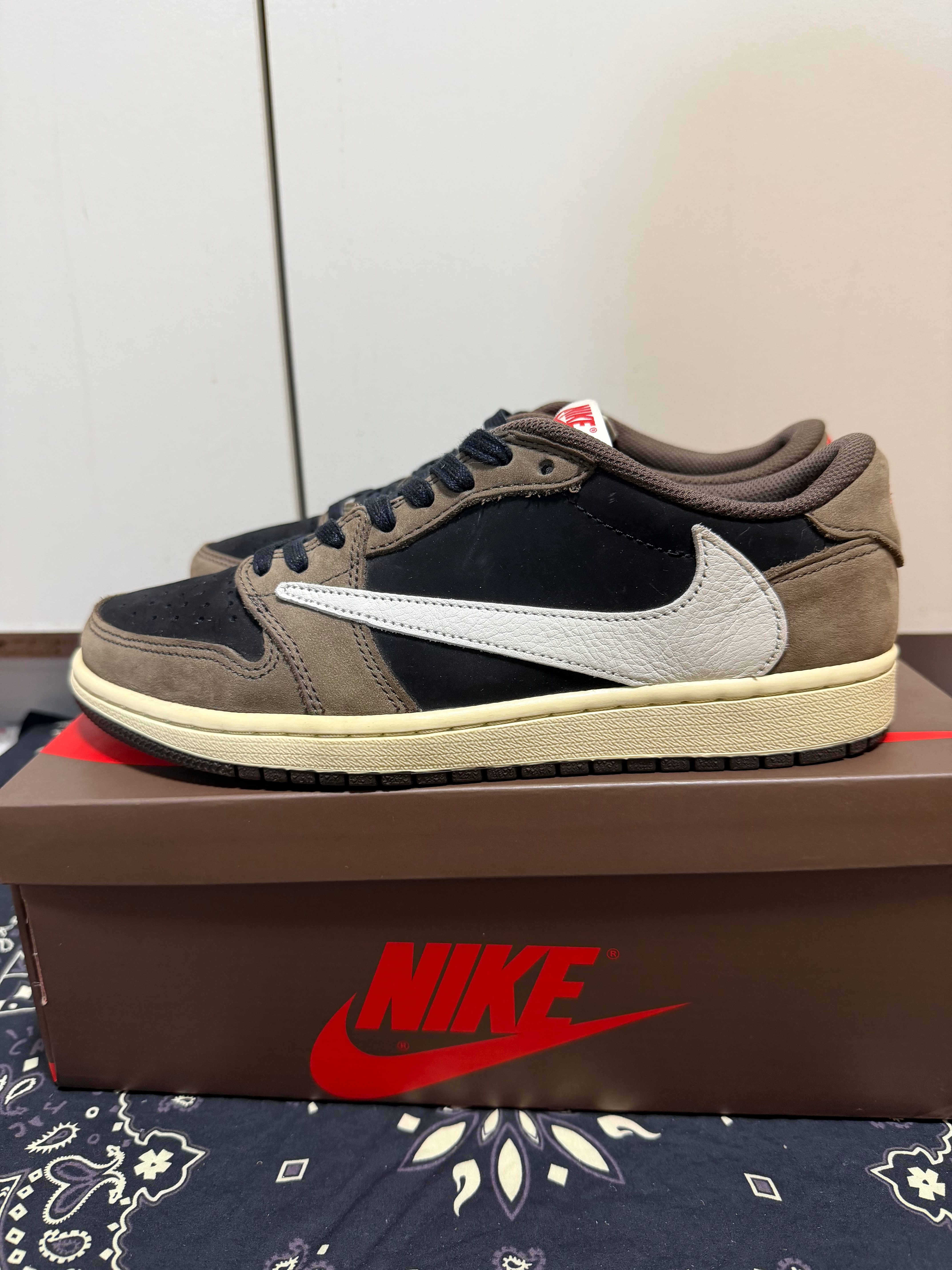 Travis Scott × Nike Air Jordan 1 Low OG SP-T  "Black/Dark Mocha"
