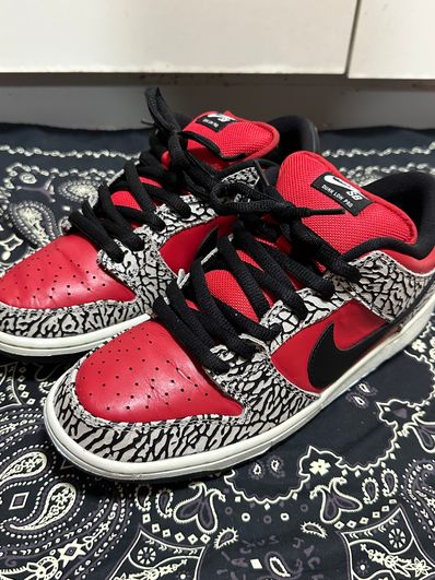 Supreme × Nike SB Dunk Low "Red Cement"(2012)