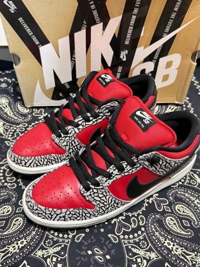 Supreme × Nike SB Dunk Low "Red Cement"(2012)