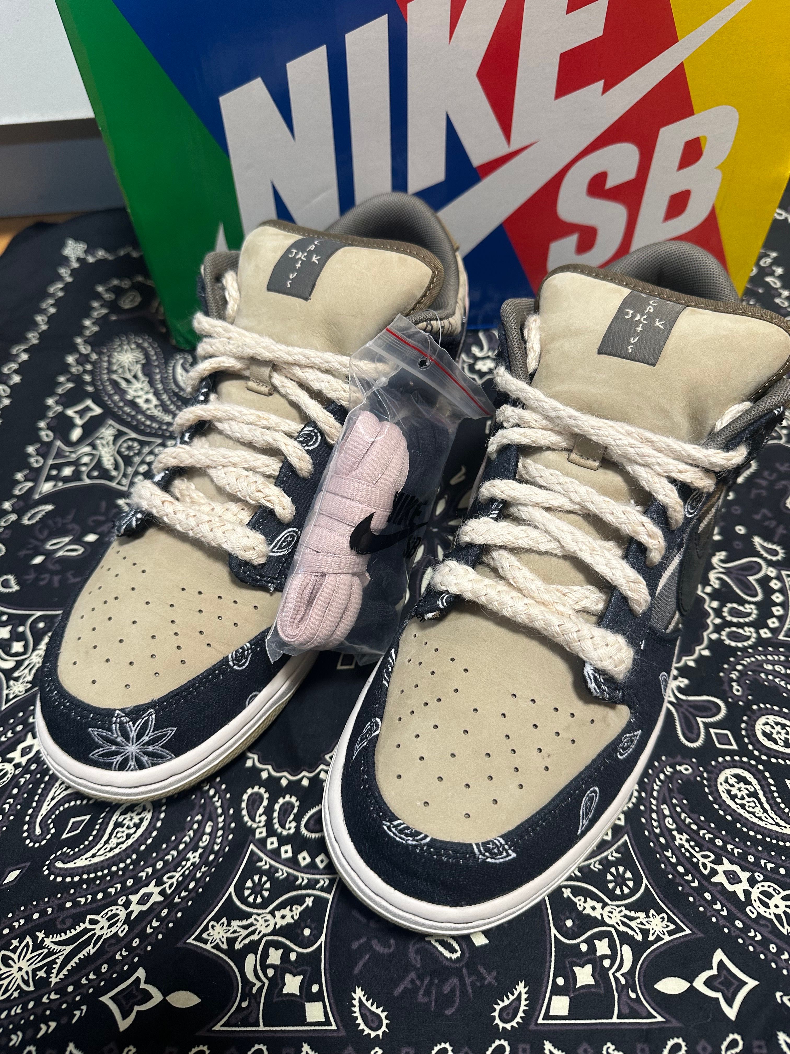 Travis Scott × Nike SB Dunk Low "Black/Parachute Beige"
