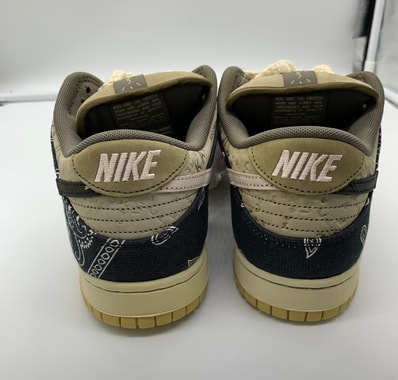 Travis Scott × Nike SB Dunk Low "Black/Parachute Beige"