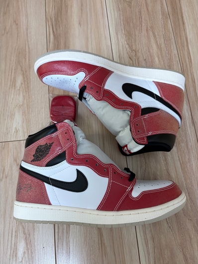 Trophy Room × Nike Air Jordan 1 Retro High "Chicago" (Friends and Family) (Blue Laces)
