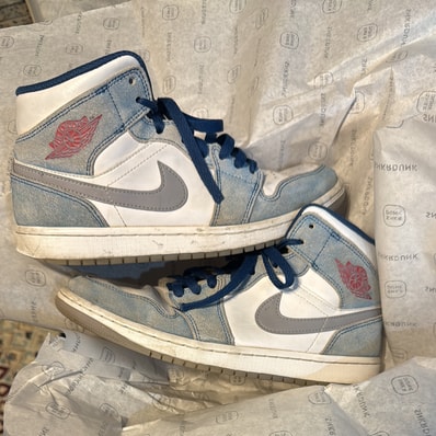 Nike Air Jordan 1 Mid SE "White/Hyper Royal/Red"