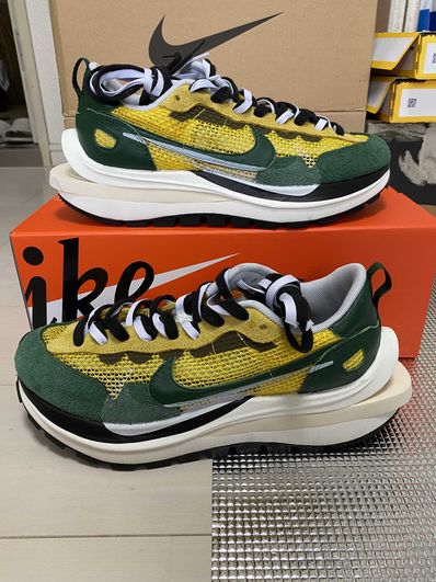 sacai × Nike Vapor Waffle "Tour Yellow/Stadium Green-Sail"