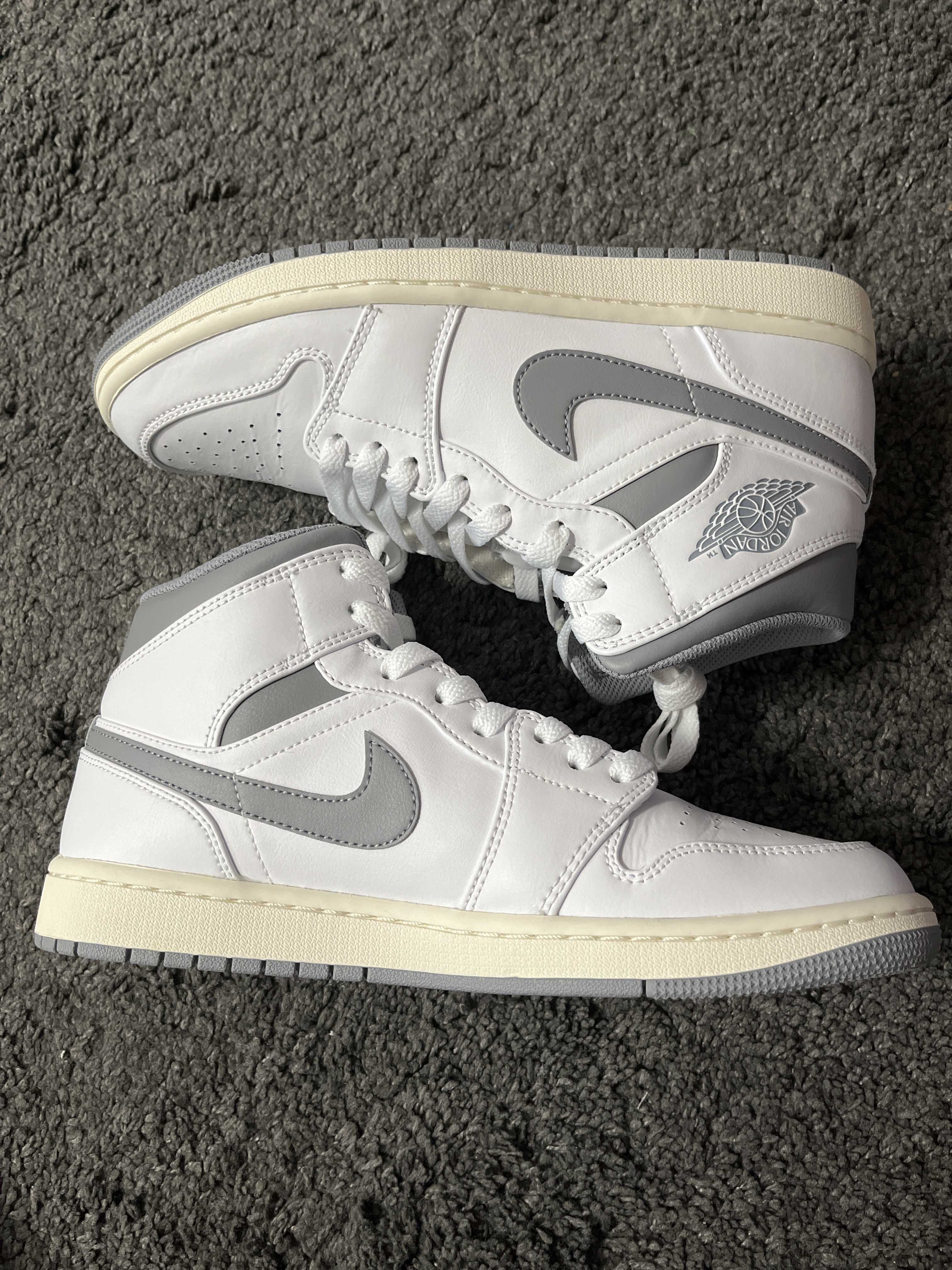Nike Air Jordan 1 Mid "Vintage Grey"