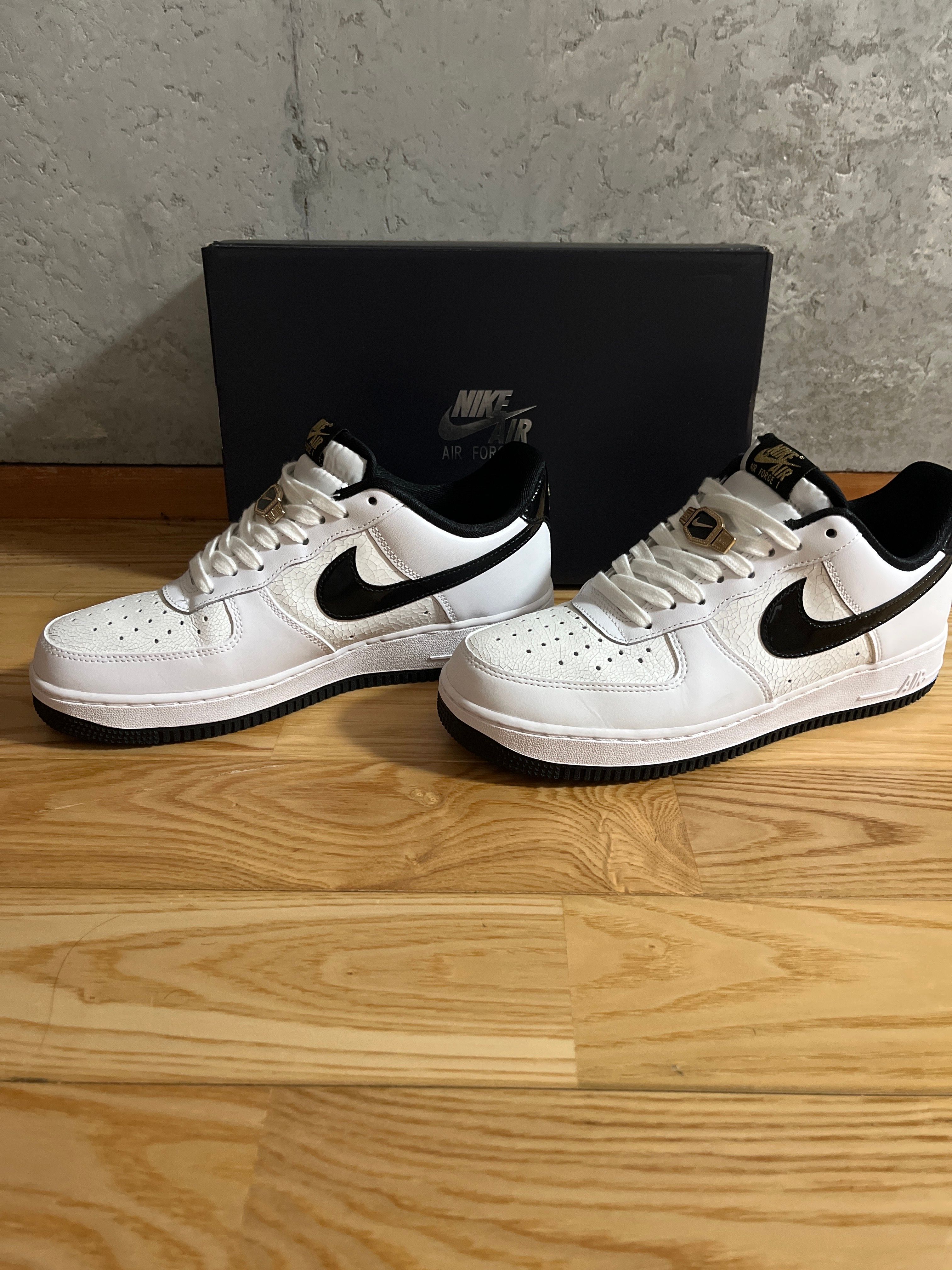 Nike Air Force 1 Low '07 LV8 "World Champ/White and Black"