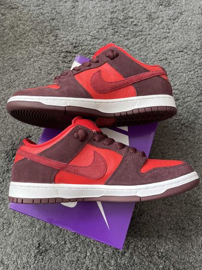 Nike SB Dunk Low "Cherry"