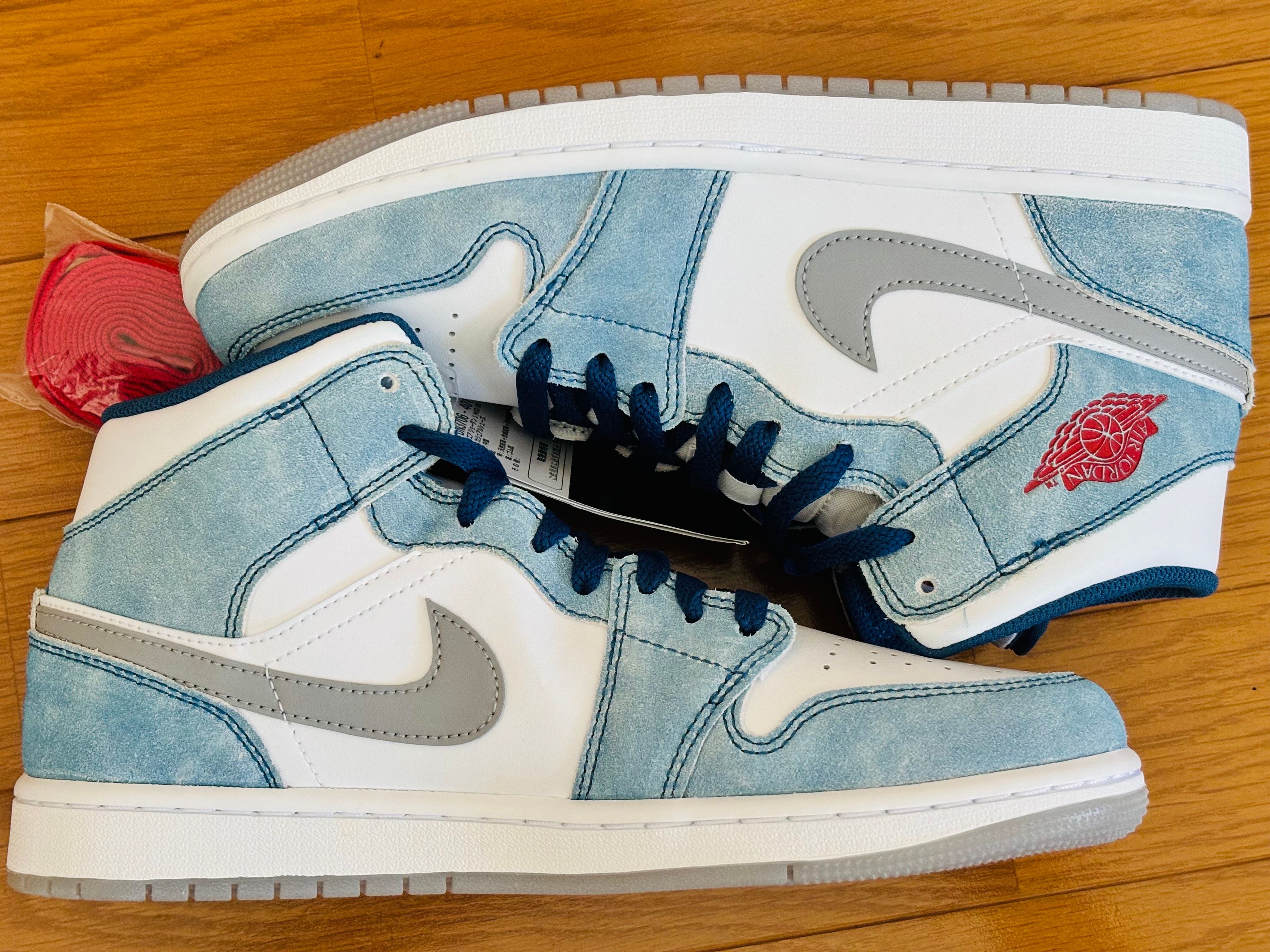 Nike Air Jordan 1 Mid SE "White/Hyper Royal/Red"