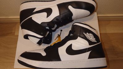 Nike Women's Air Jordan 1 Mid "Black/White"