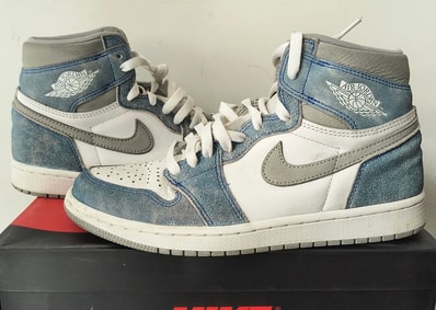 Nike Air Jordan 1 High OG "Hyper Royal"