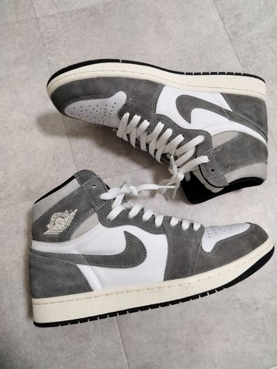 Nike Air Jordan 1 Retro High OG "Black and Smoke Grey"