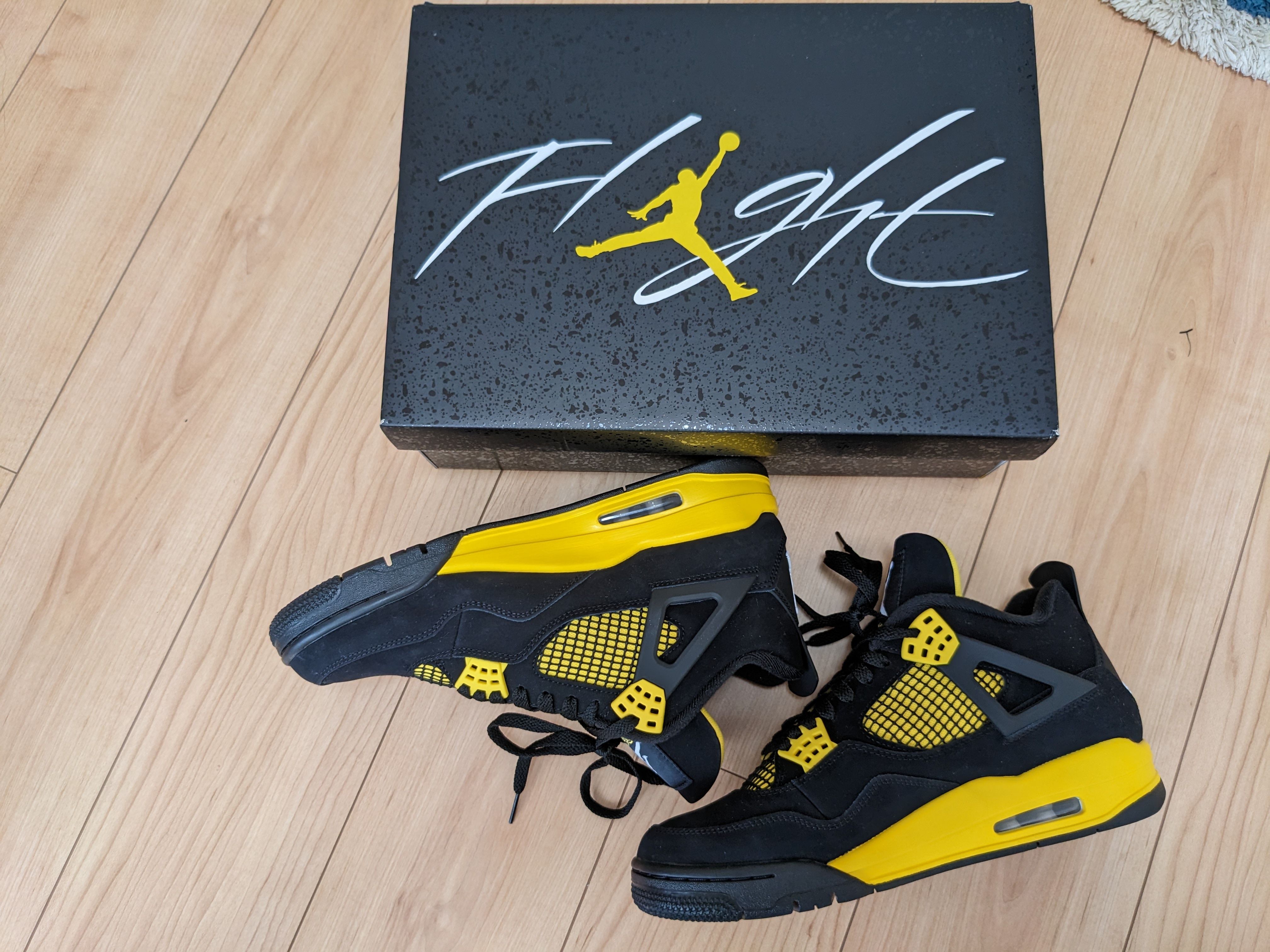 Nike Air Jordan 4 Retro "Thunder"(2023)