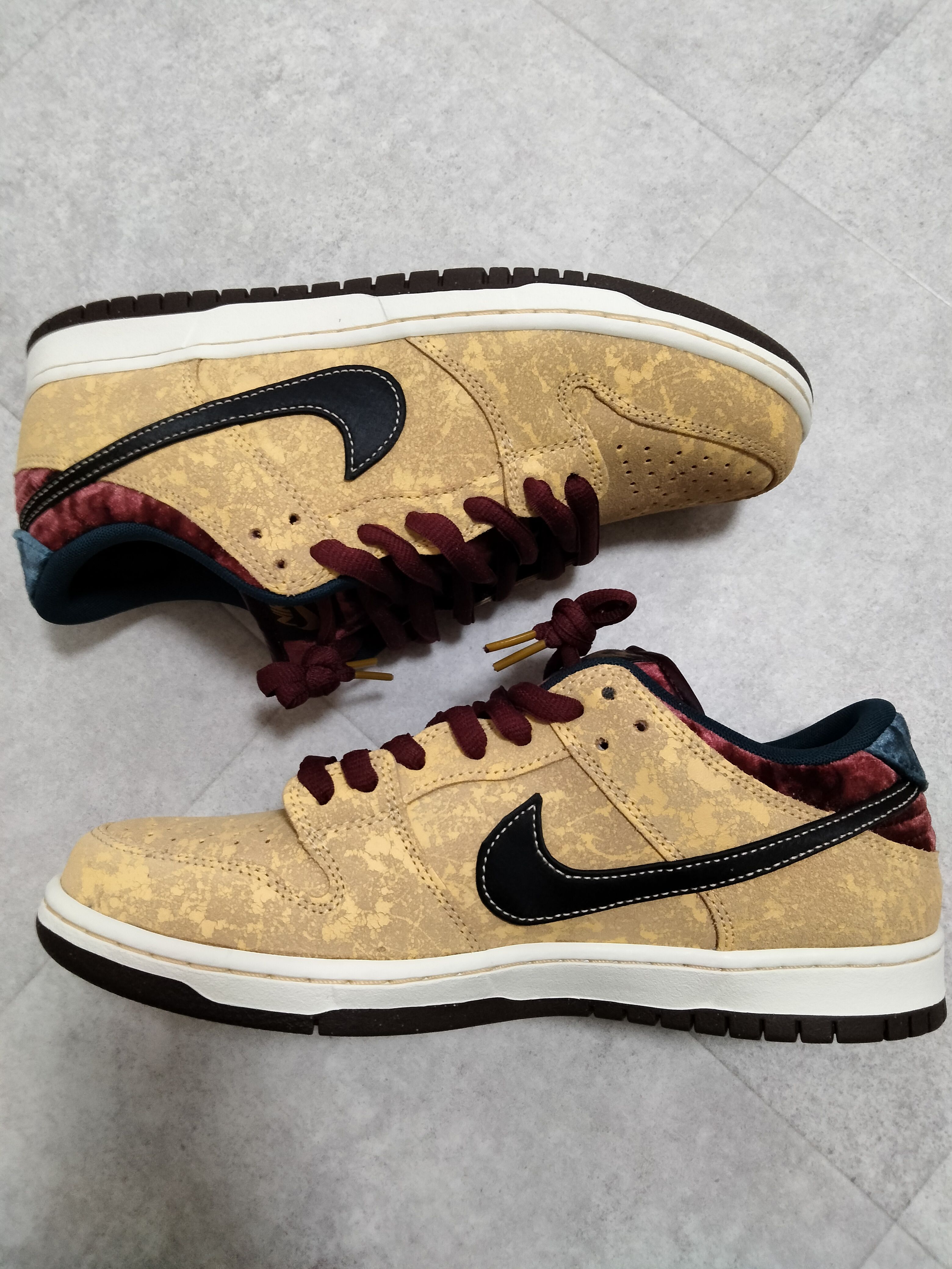 Nike SB Dunk Low Pro "City of Cinema/Celestial Gold and Dark Team Red"