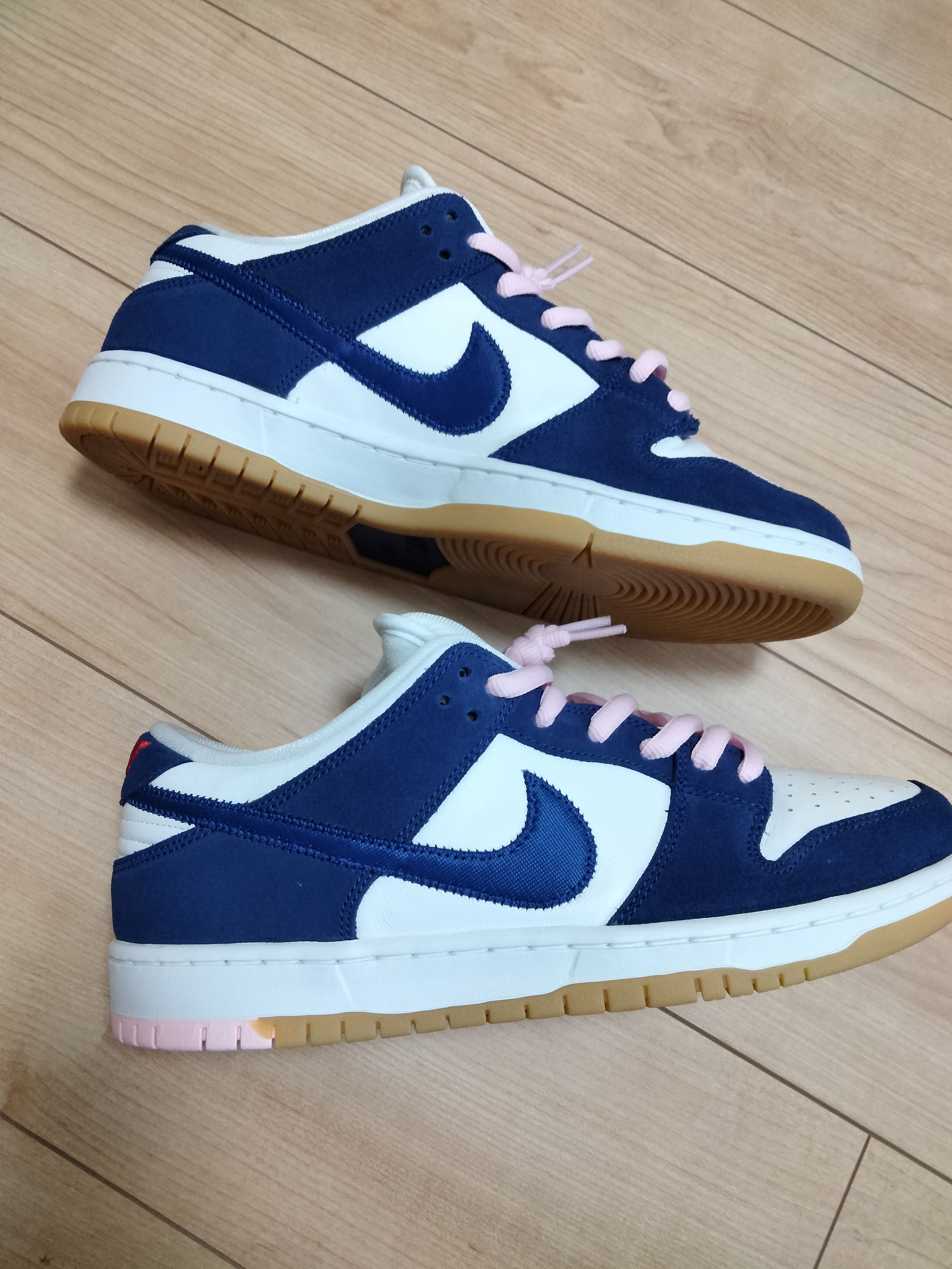 Nike SB Dunk Low "Los Angeles Dodgers/Deep Royal Blue"