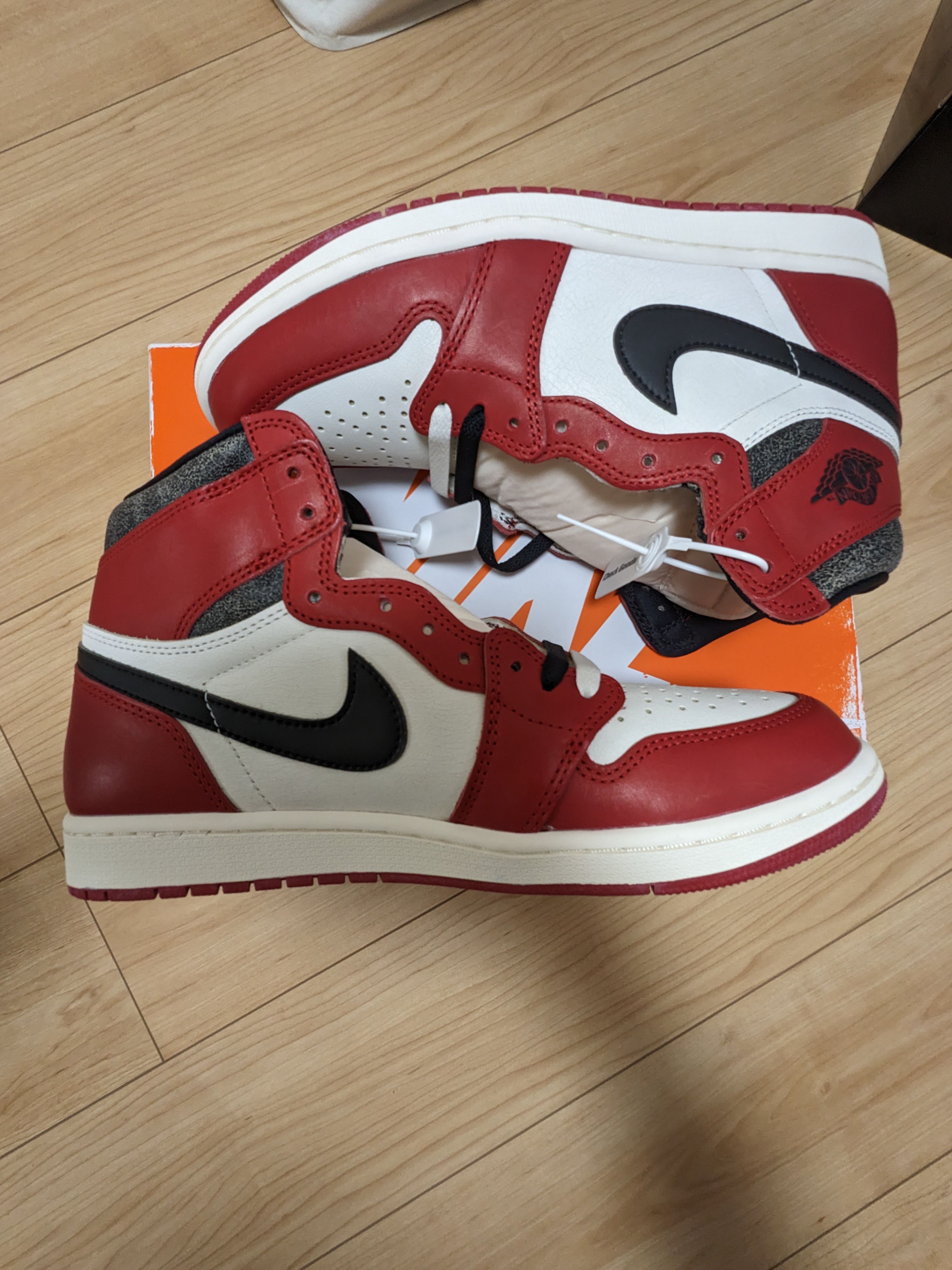 Nike Air Jordan 1 High OG "Lost & Found/Chicago"