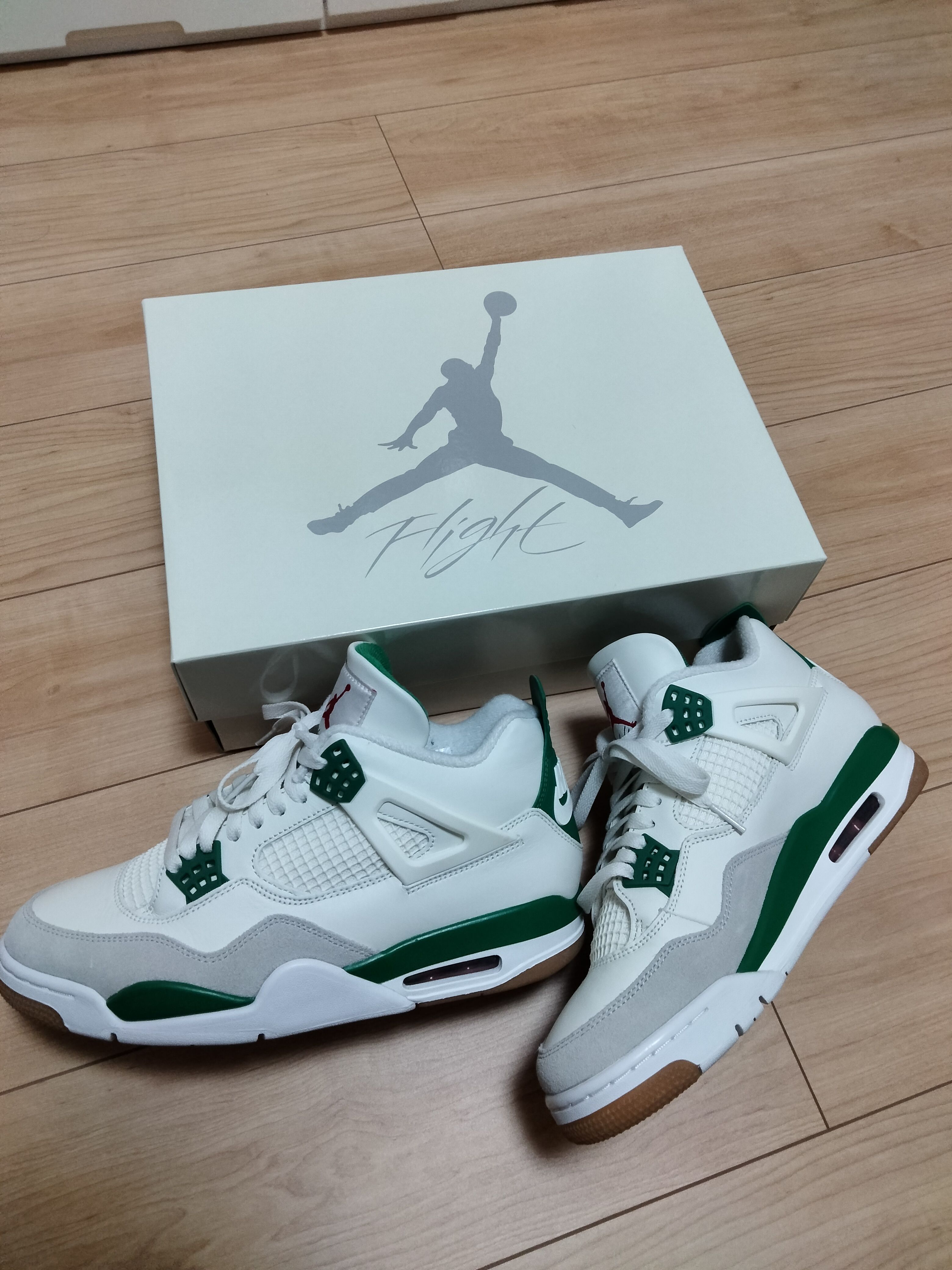 Nike SB × Air Jordan 4 Retro SP "Pine Green"