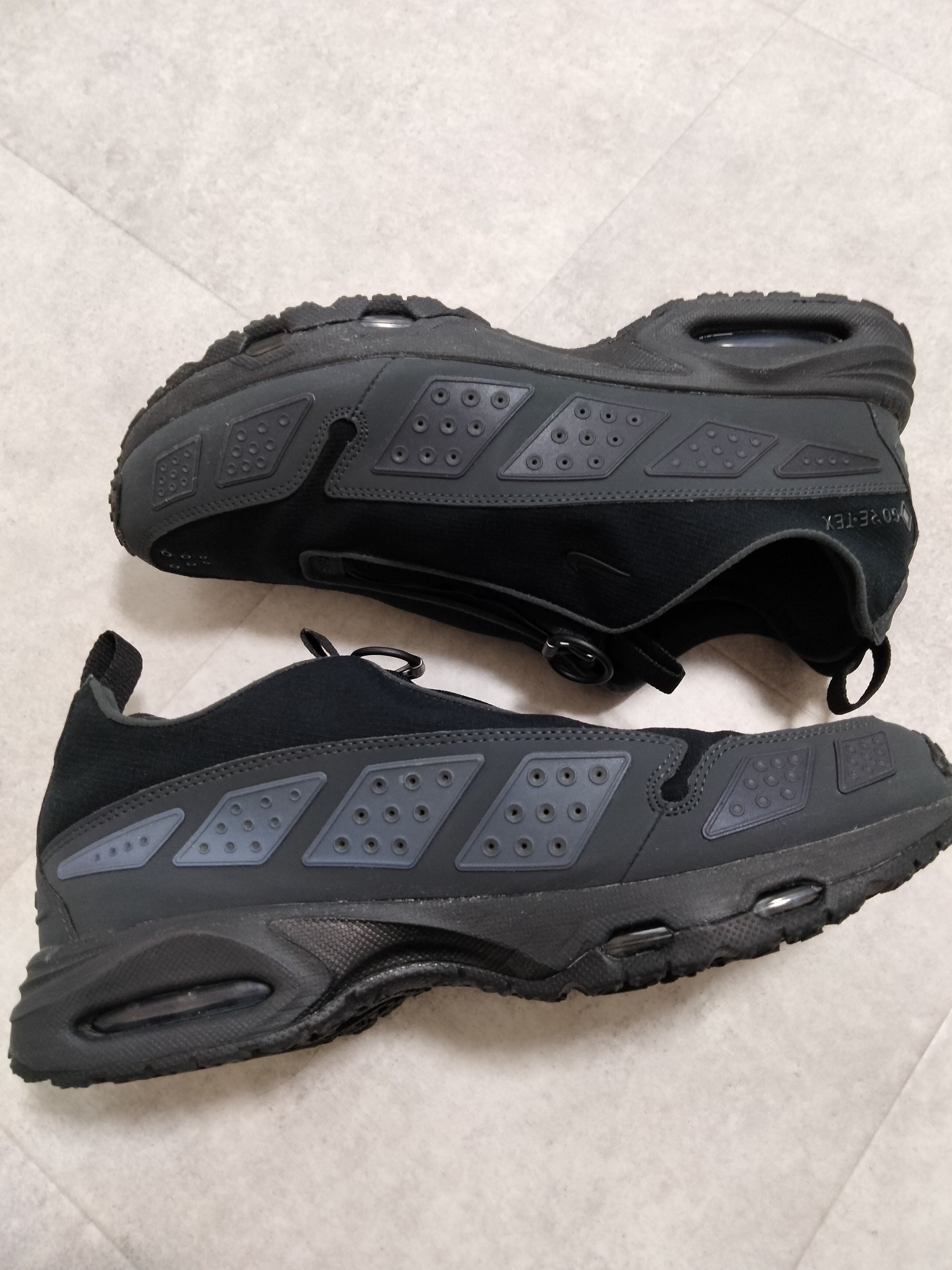 Nike Women's Air Max SNDR GORE-TEX "Black and Dark Smoke Grey"