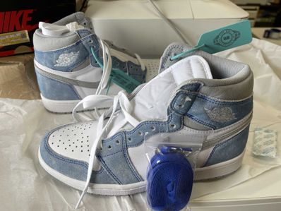 Nike Air Jordan 1 High OG "Hyper Royal"