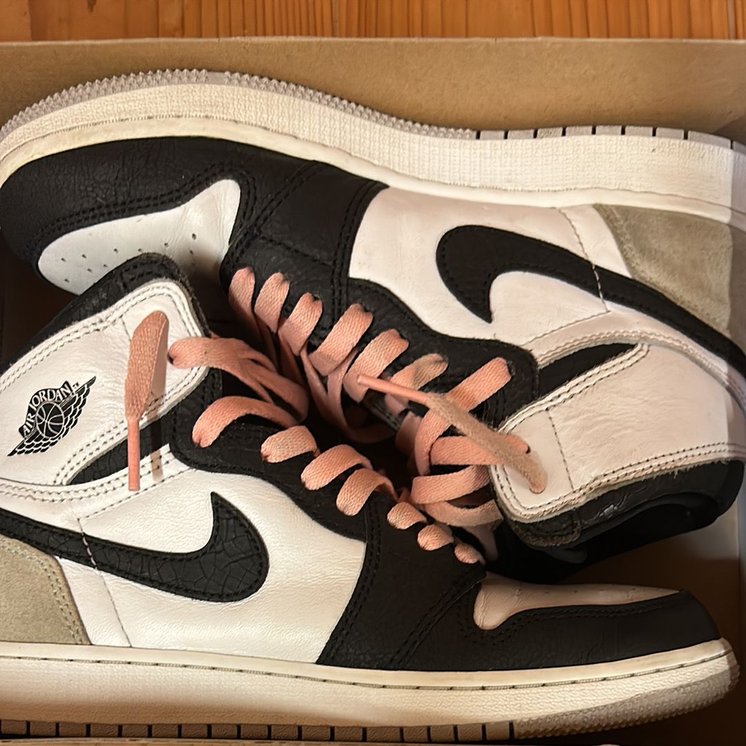 Nike GS Air Jordan 1 High OG "Bleached Coral"