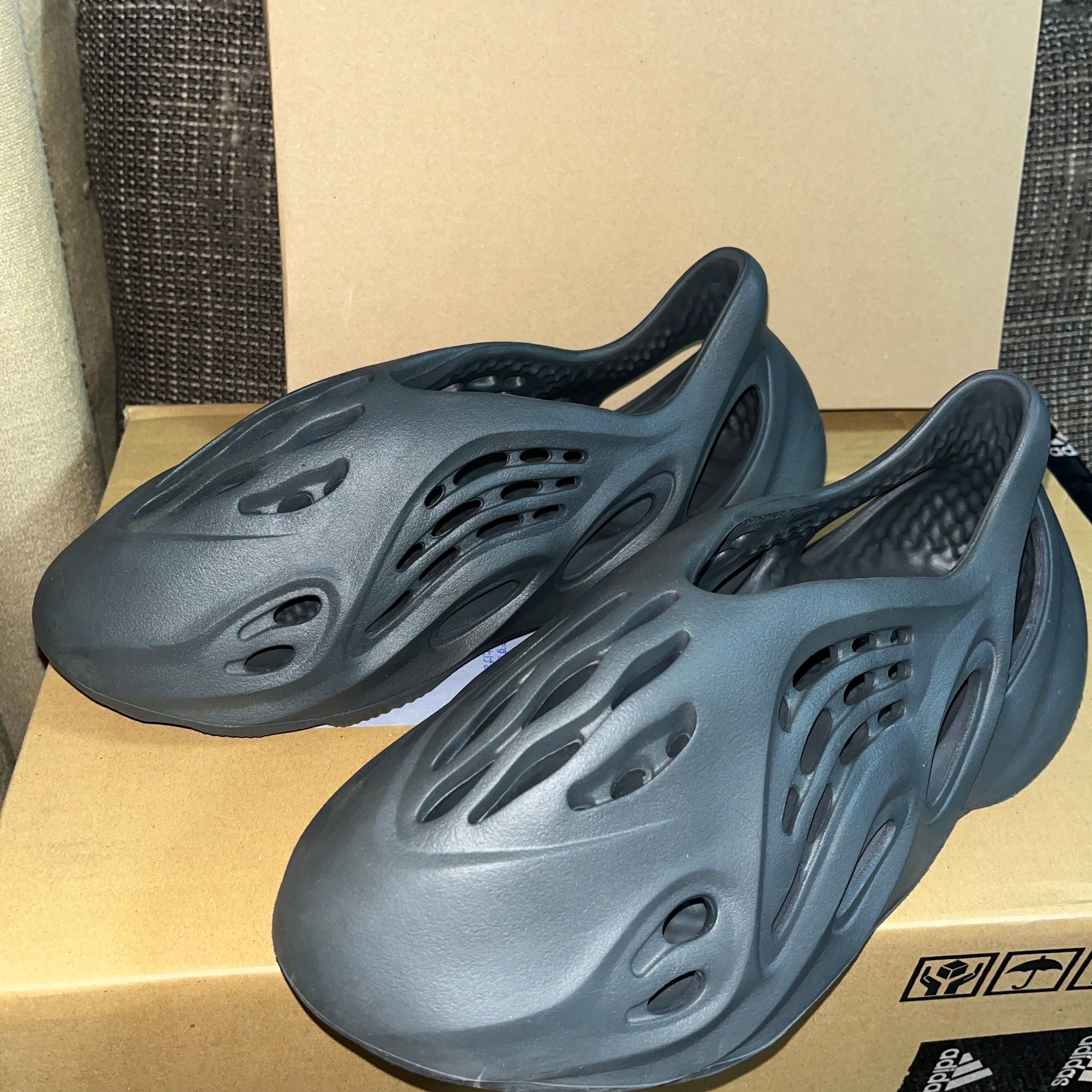 Yeezy Foam Runner(イージー フォームランナー) 人気の新作/中古