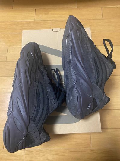 adidas YEEZY BOOST 700 V2 "Vanta"